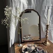 Petit miroir arrondi, cadre en bois, encadrement doré H49,5