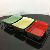 Service à apéritif en tôle émaillée colorée, coupelles, ramequins