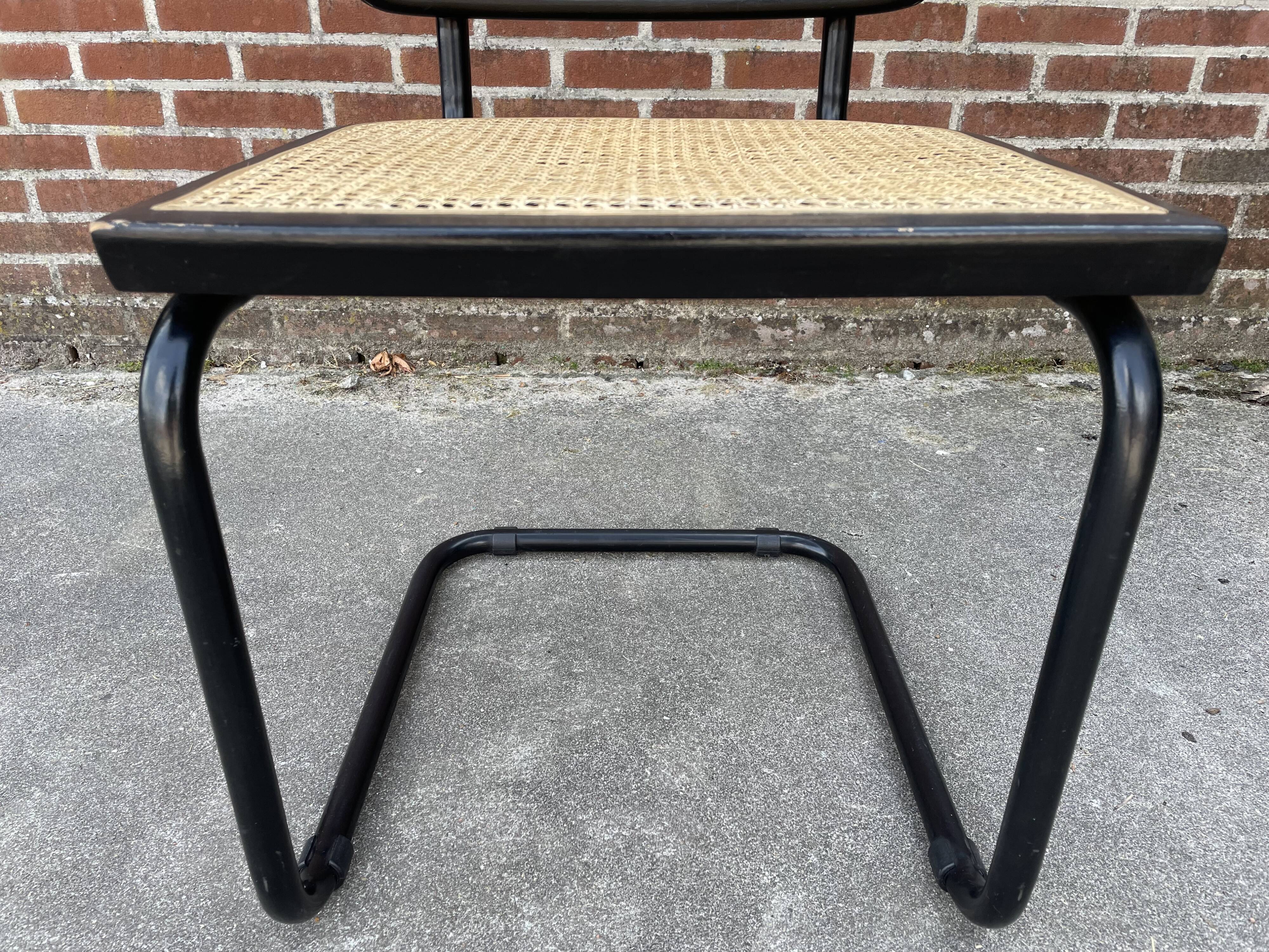 Cesca chair B64 with armrests by Marcel Breuer Design in black