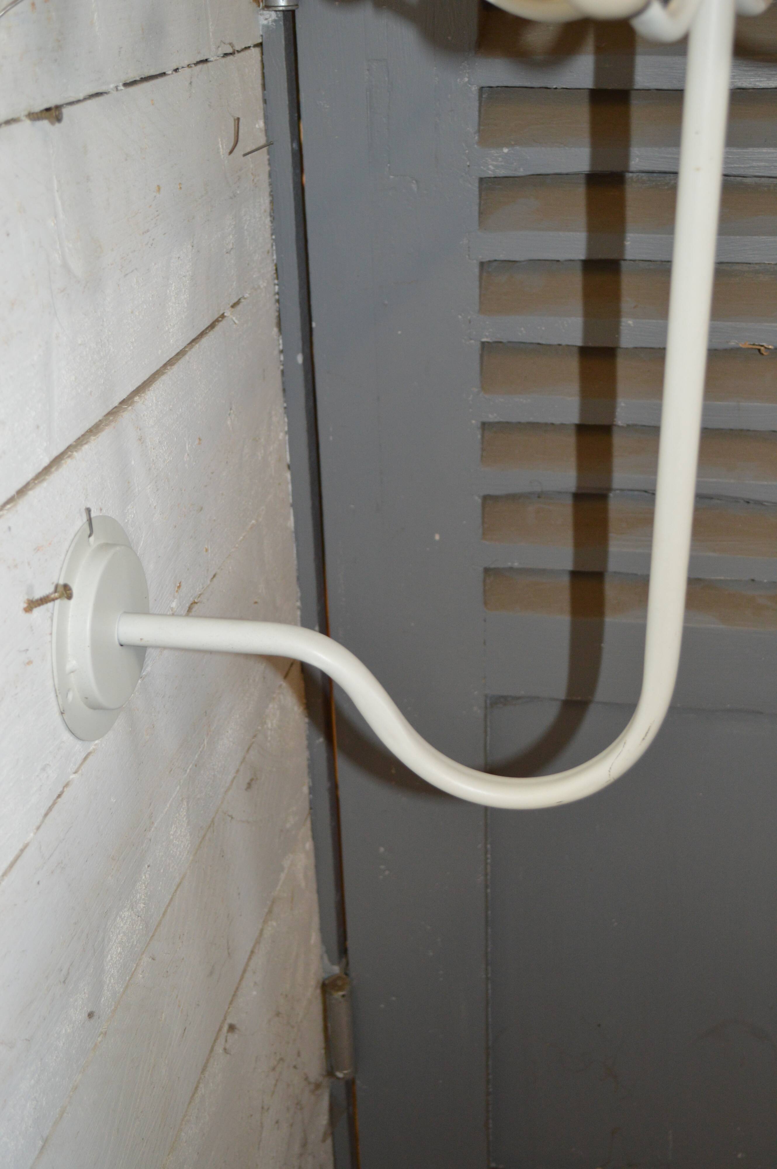 White patinated iron rotary coat holder