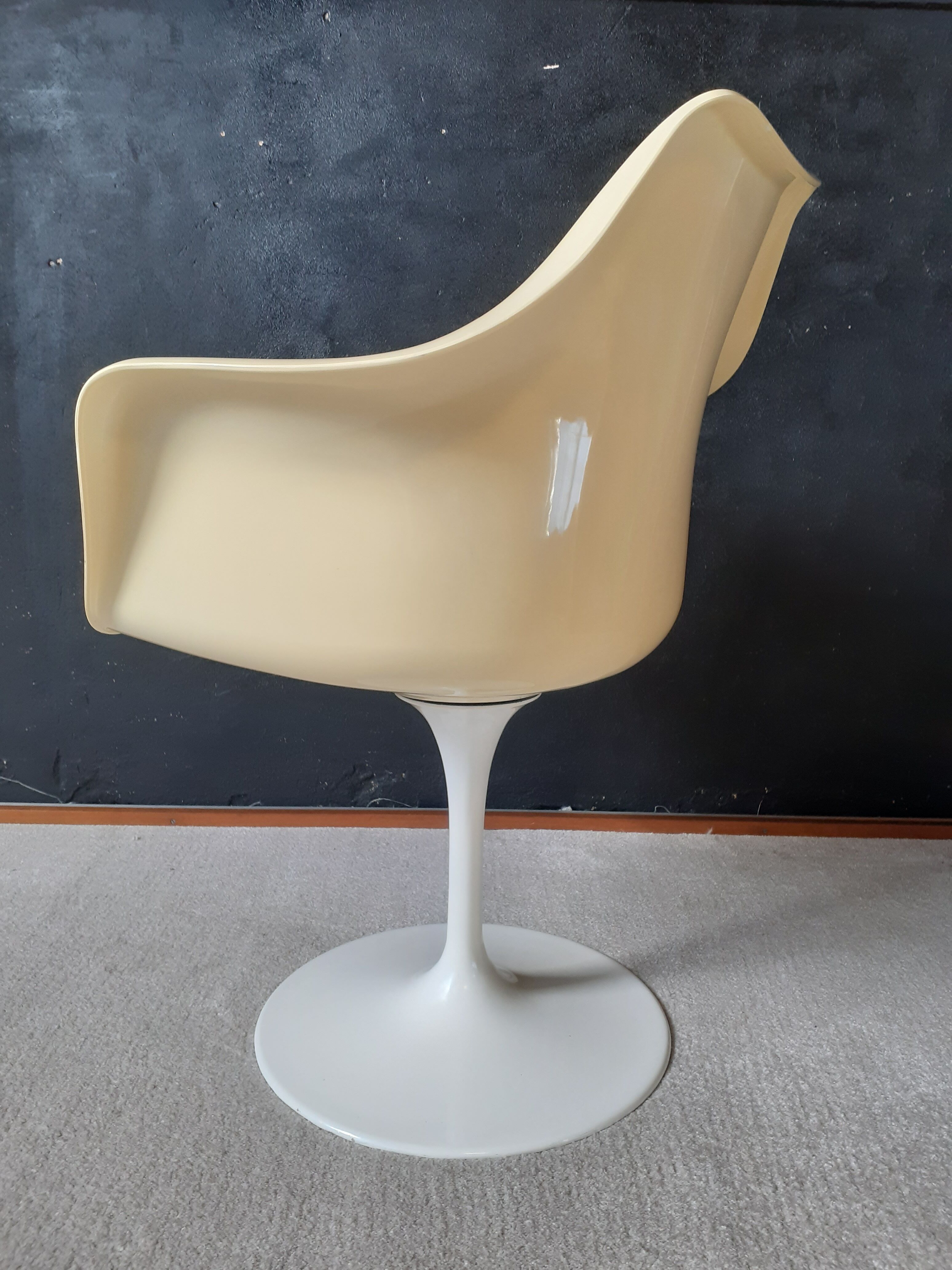 Italian swivel chair "tulip", design Rudi Bonzanini circa 1970