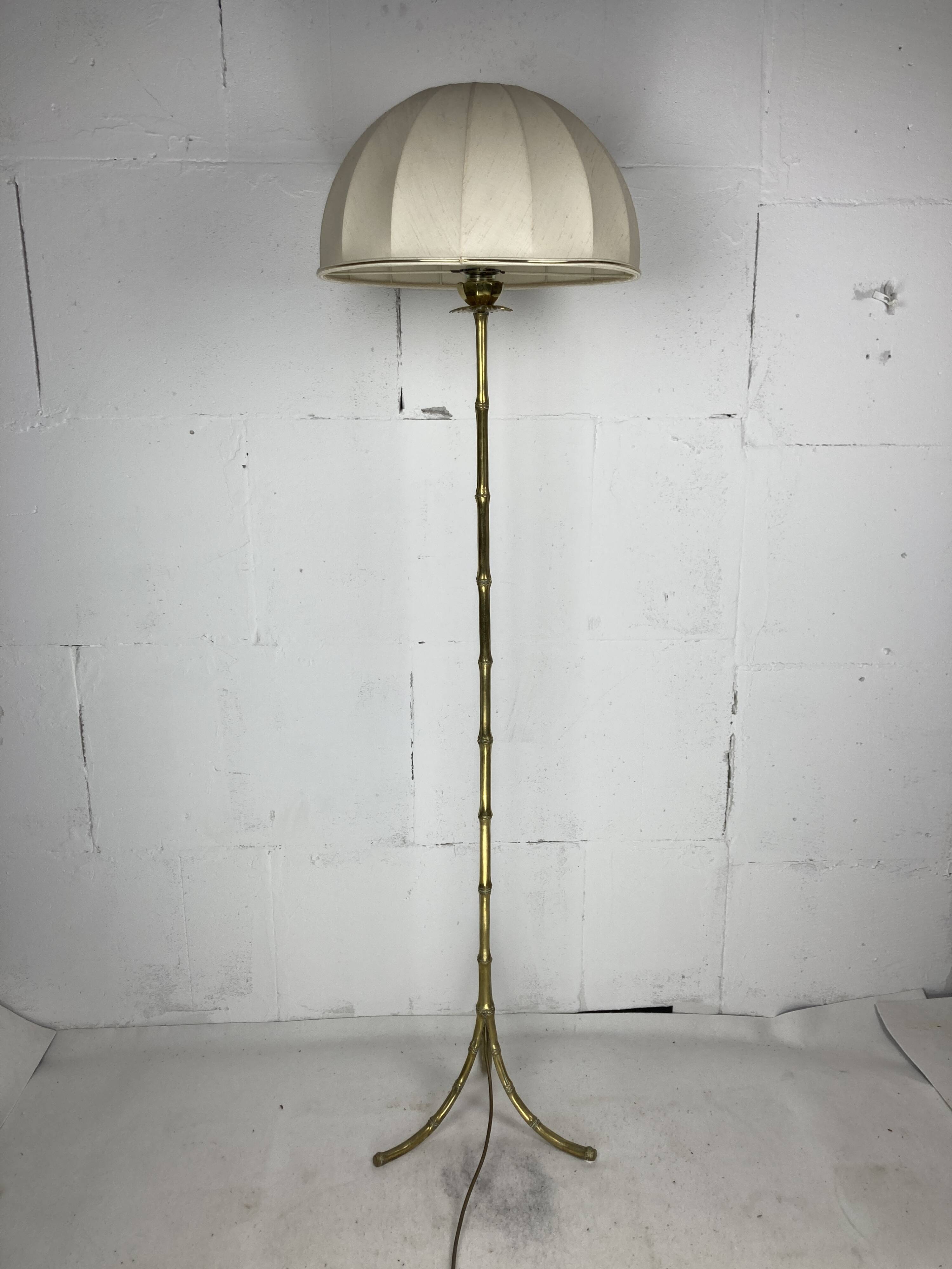 Lampadaire en laiton et imitation bambou avec abat-jour champignon, France, années 1950