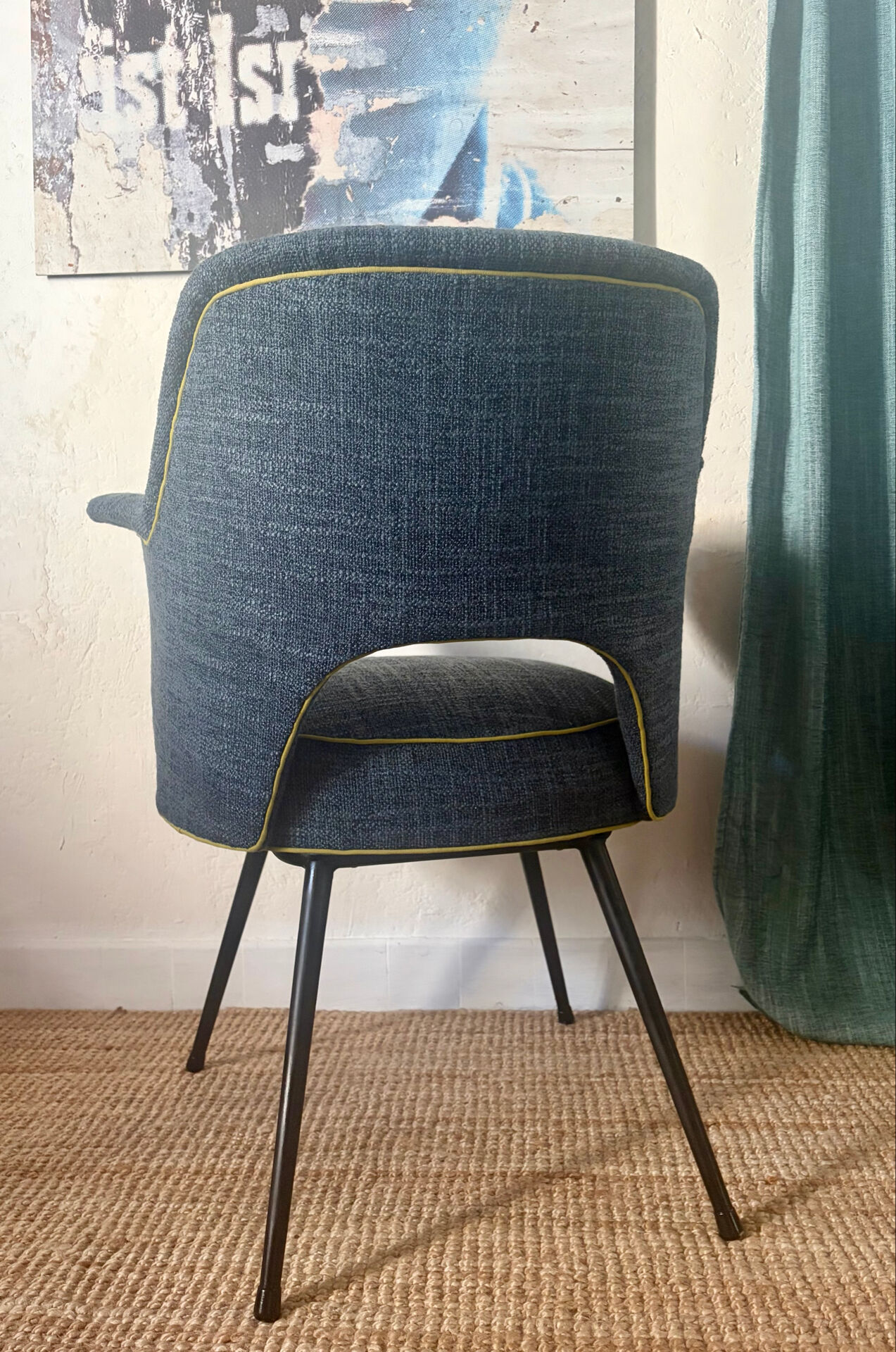 Conference style executive chair