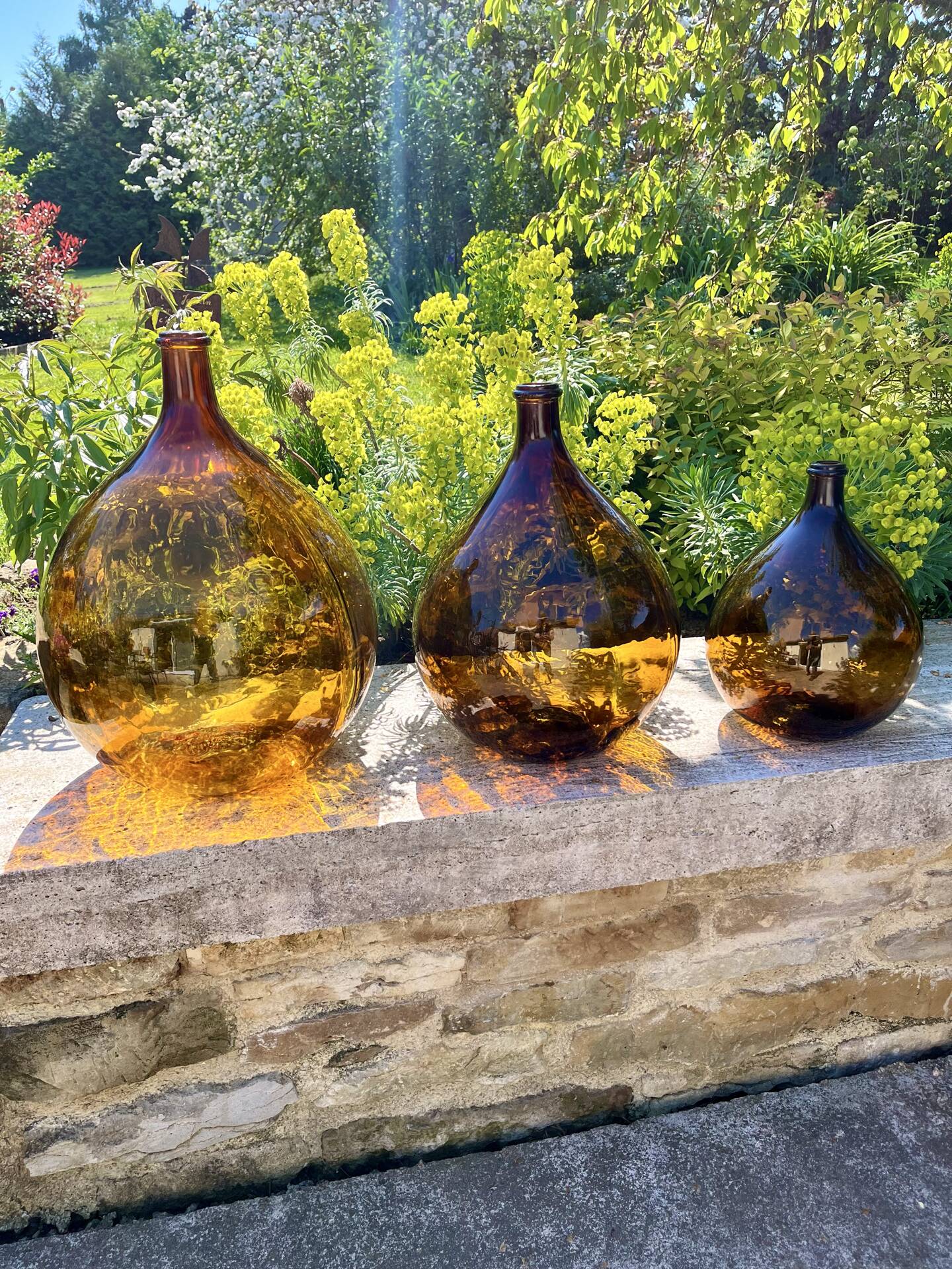 Lot de 3 dame-jeanne ambrées