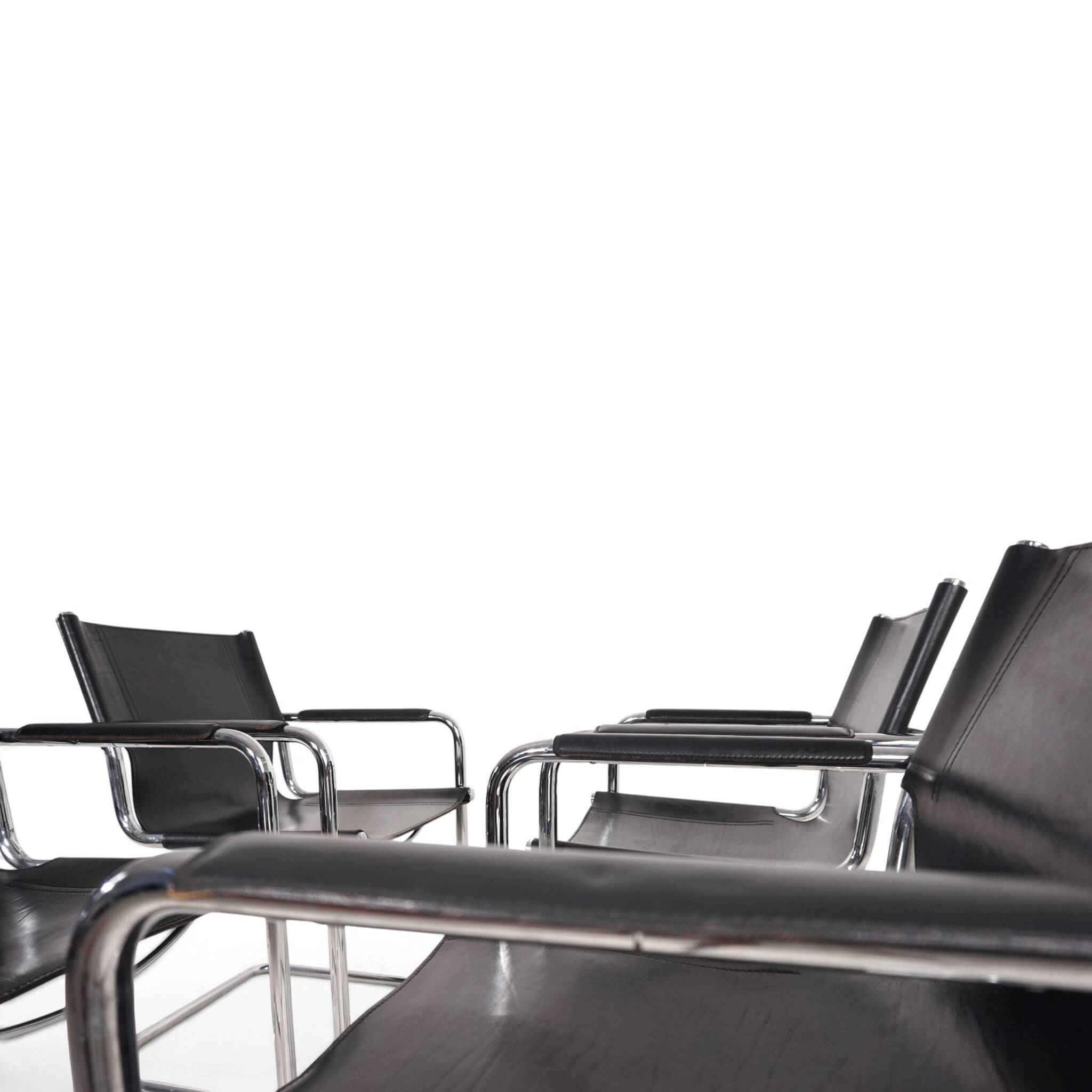 Ensemble de 4 chaises visiteur Matteo Grassi en cuir/chrome, chaises cantilever, 1970.