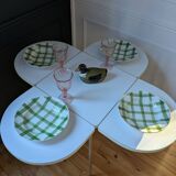 Vintage daisy table