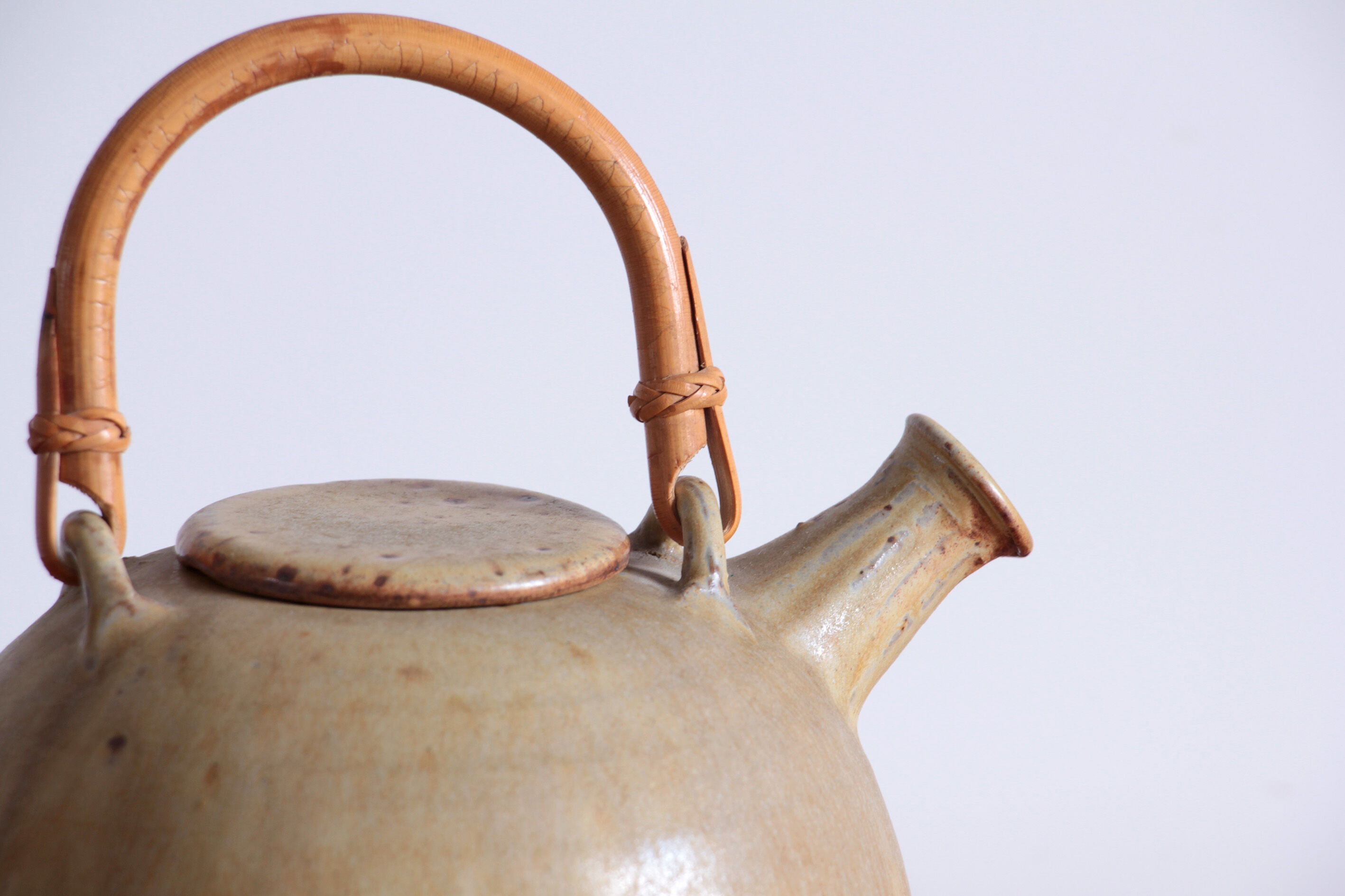 Sandstone teapot with rattan handle