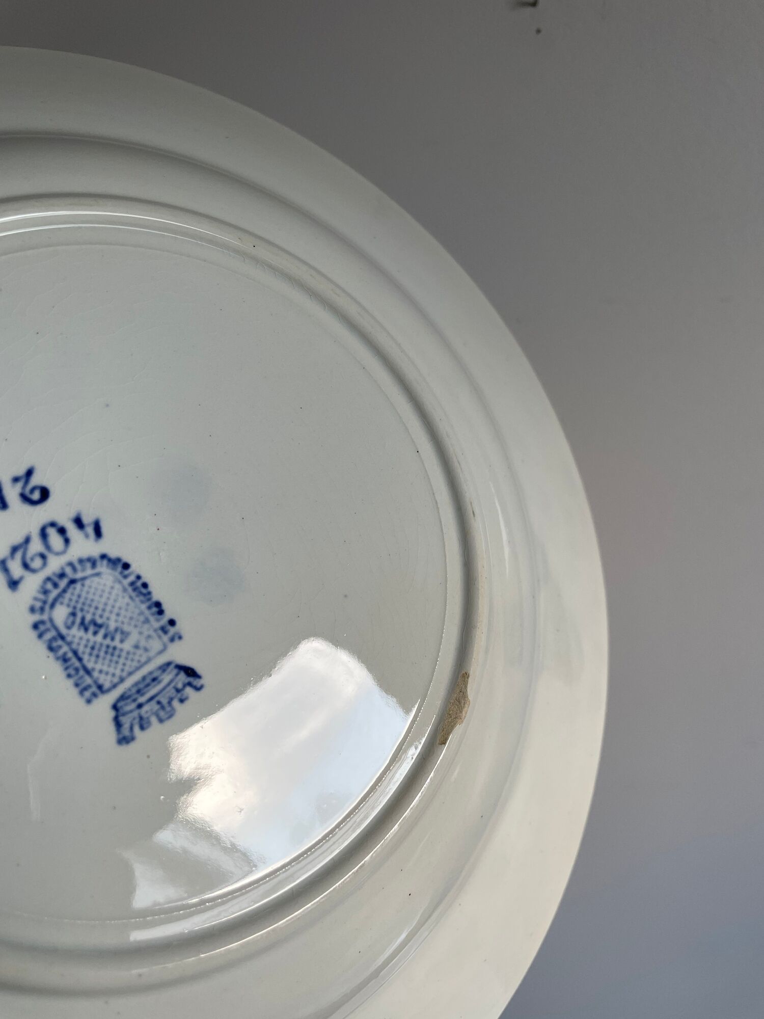 Set of numbered Terre de Fer St Amand plates (4 hollow and a flat plate)