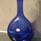 Bouteille flacon en verre teinté bleu signé Biot