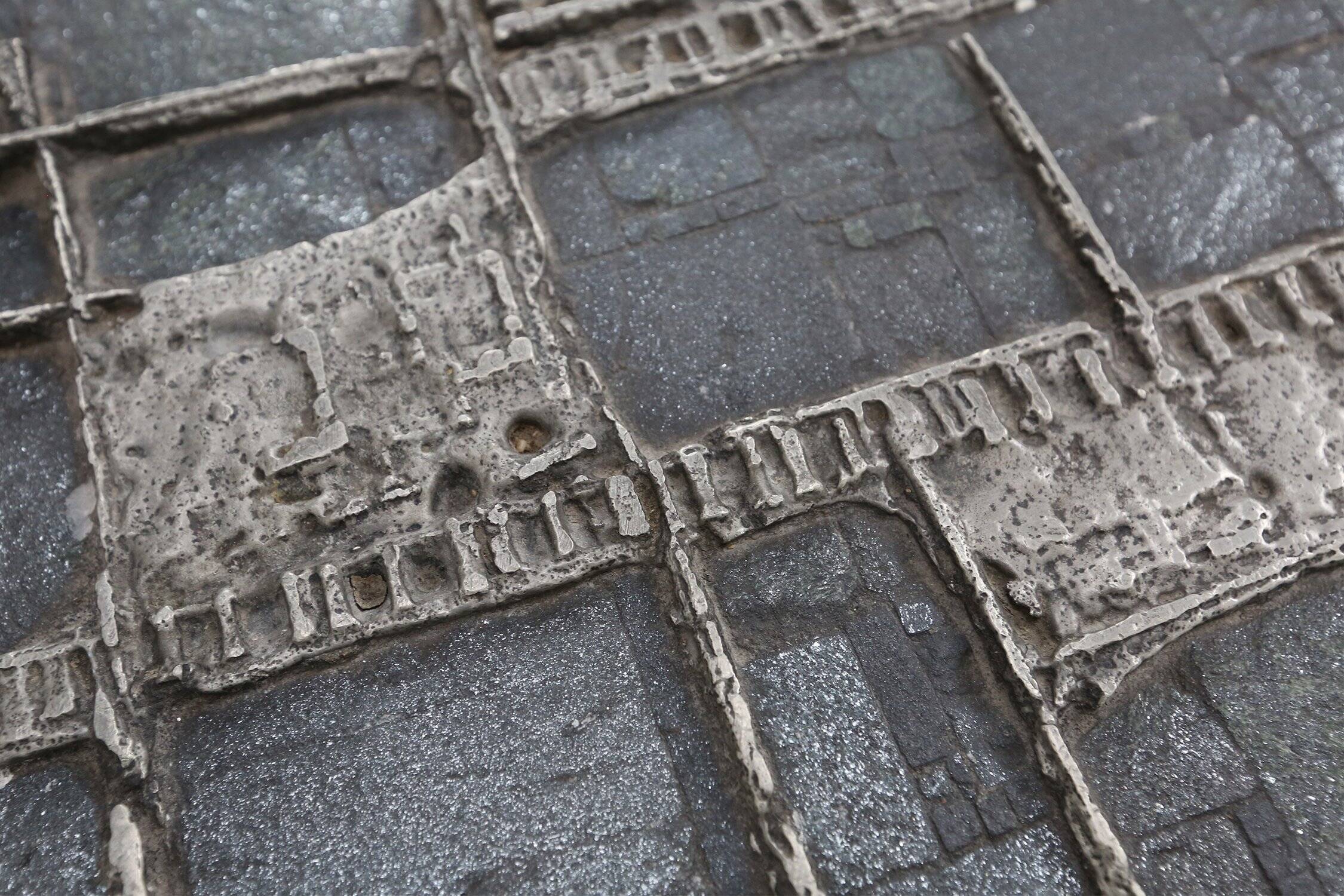 Table basse brutaliste signée à la main par Pia Manu, années 1960
