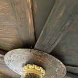 Round pedestal table