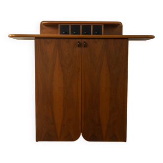 Exclusive cabinet