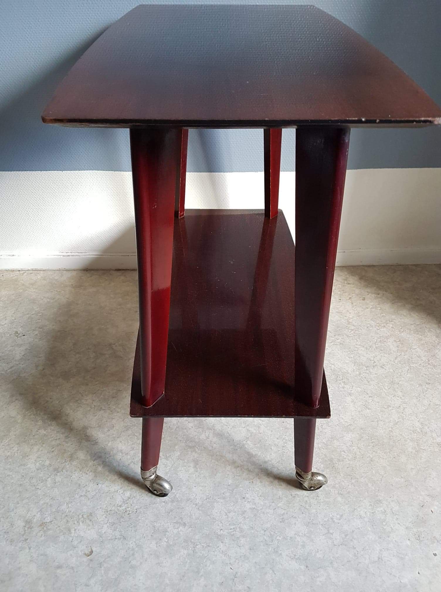Vintage TV table with casters and 2 shelves years 60 varnished