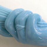 Vase Main Cornet opaline