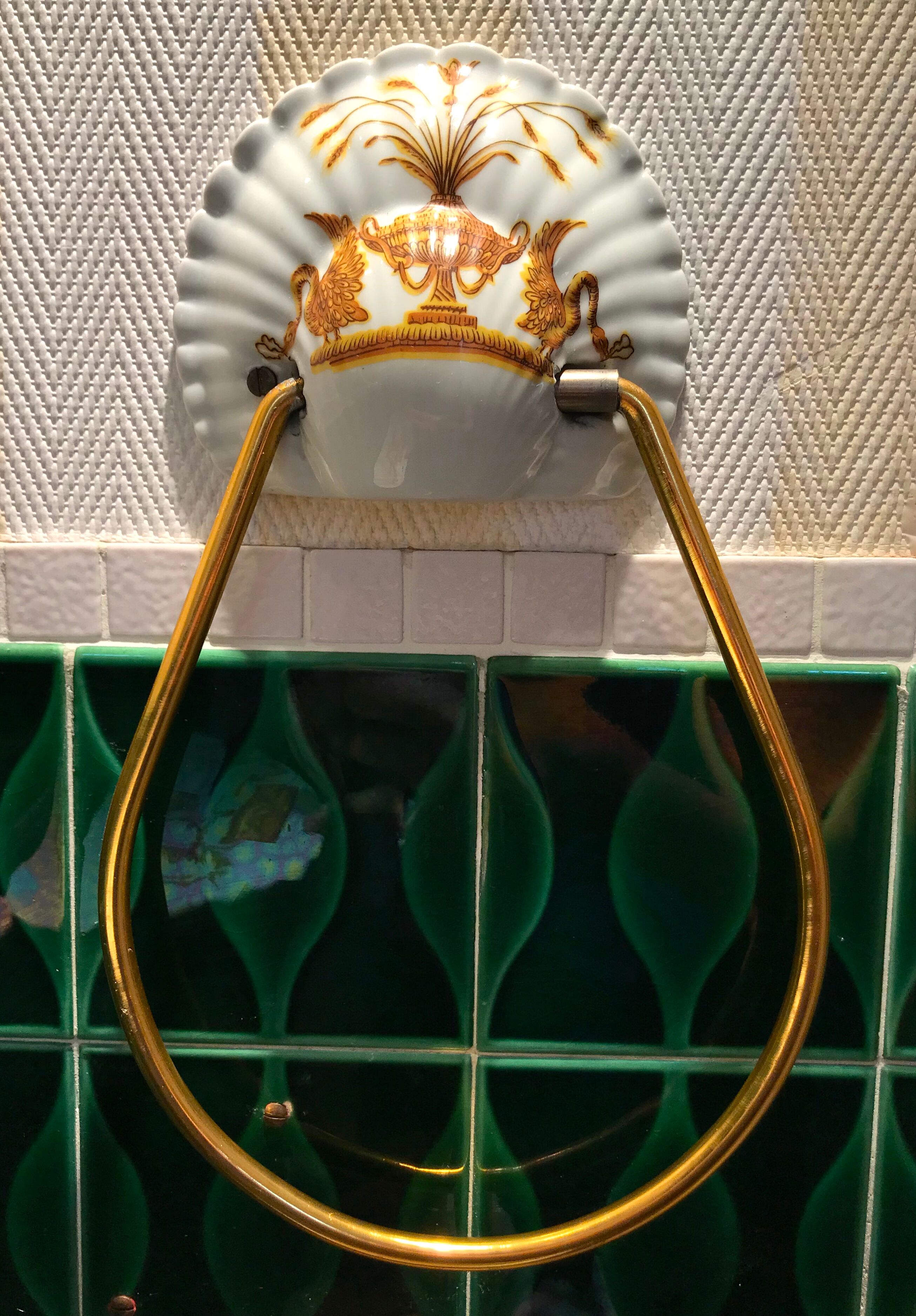 VINTAGE SHELL WASHBASIN SET PORCELAIN OF PARIS SHELVES BASIN AND TOWEL RACK