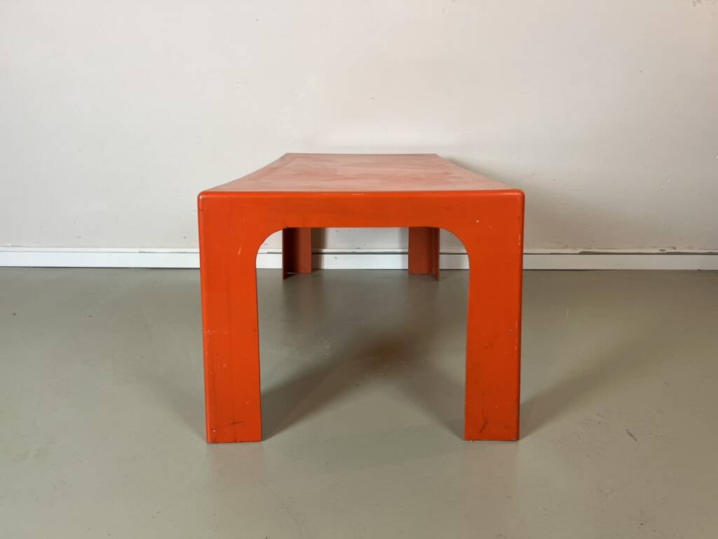 Table basse vintage orange en plastique Space Age années 70