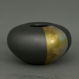 Japanese vase in copper and gold leaf