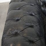 Canapé Chesterfield 2,5 places en cuir de vache noir de style anglais classique