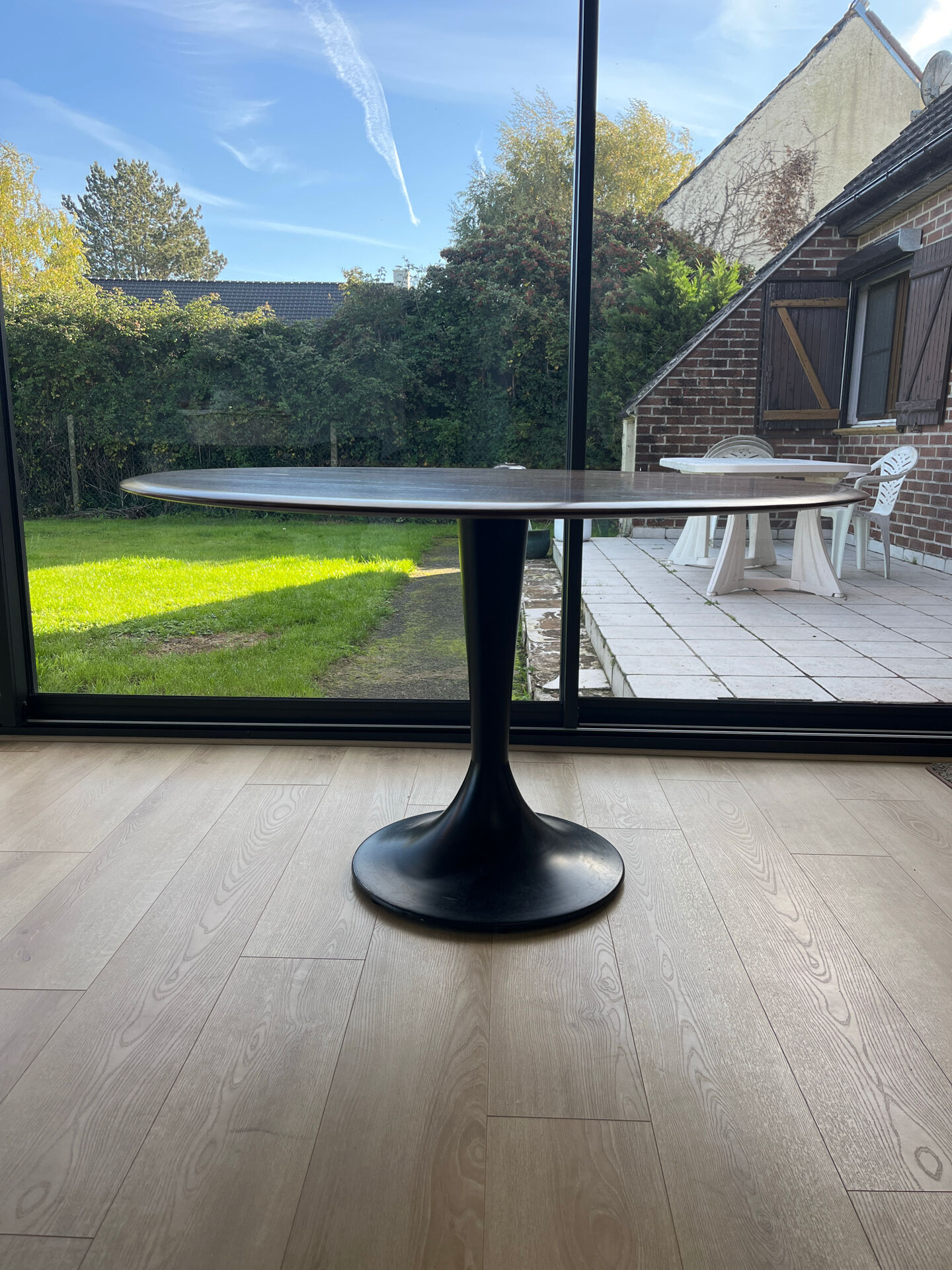 Table à manger en noyer AM.PM