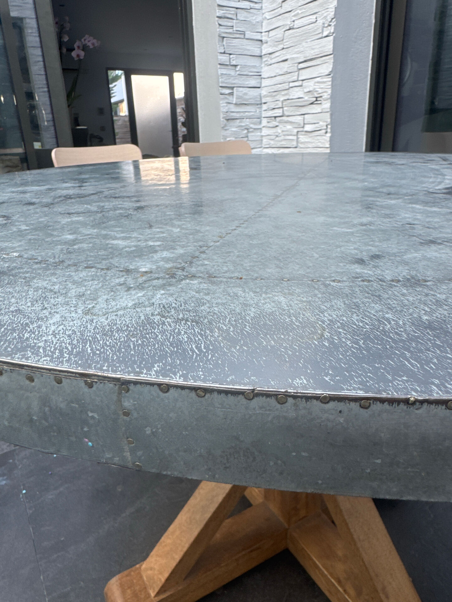 Table ronde acier artisanal