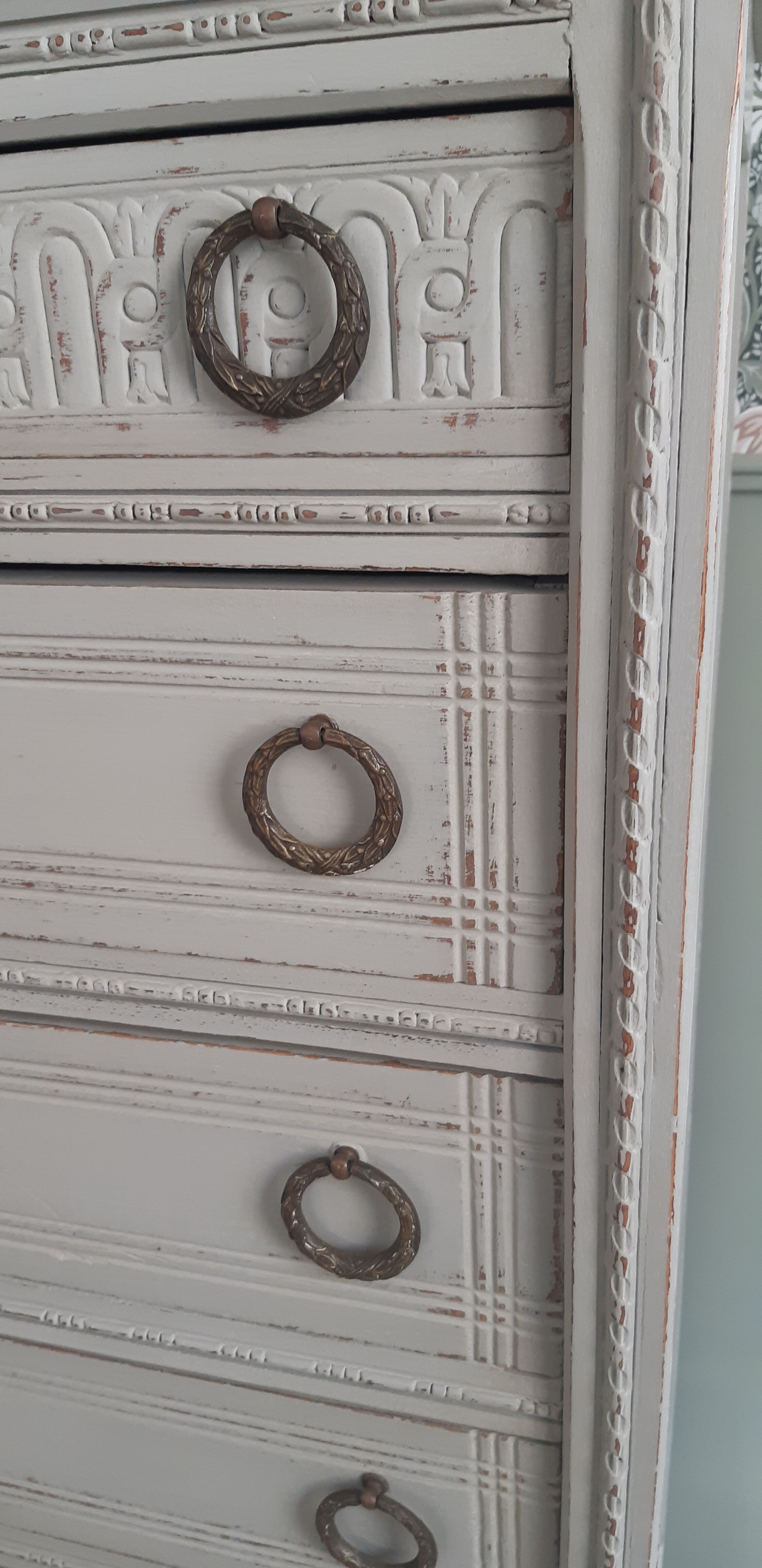 Chiffonnier revisited in grey