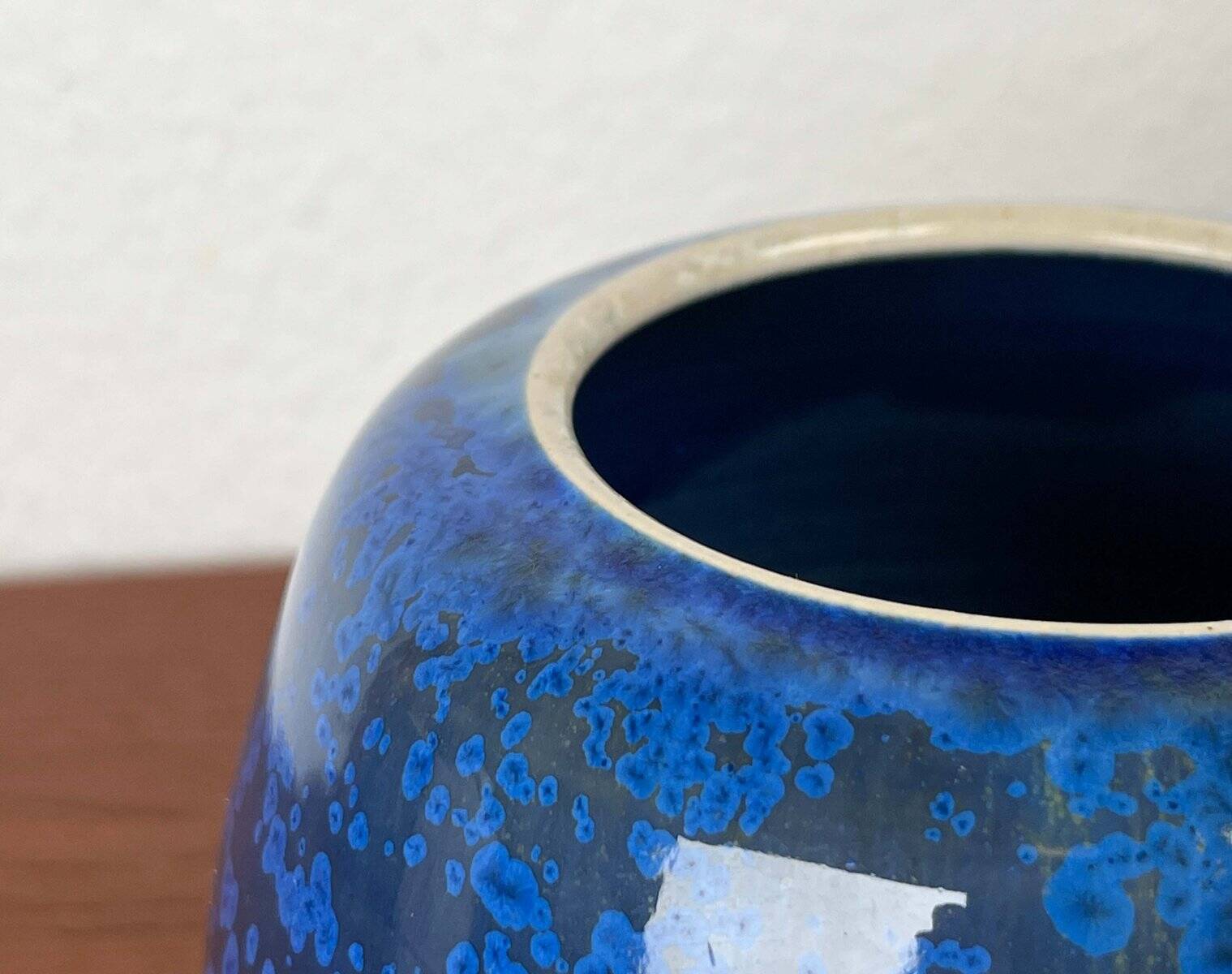 Vase de poterie d'atelier allemand bleu moderne du milieu du siècle par Werner et Annemarie Schmidt-Tummeley pour Juist Keramik, 1960s