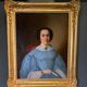 Huile sur toile Portrait de femme en robe bleue et éventail Milieu XIXe