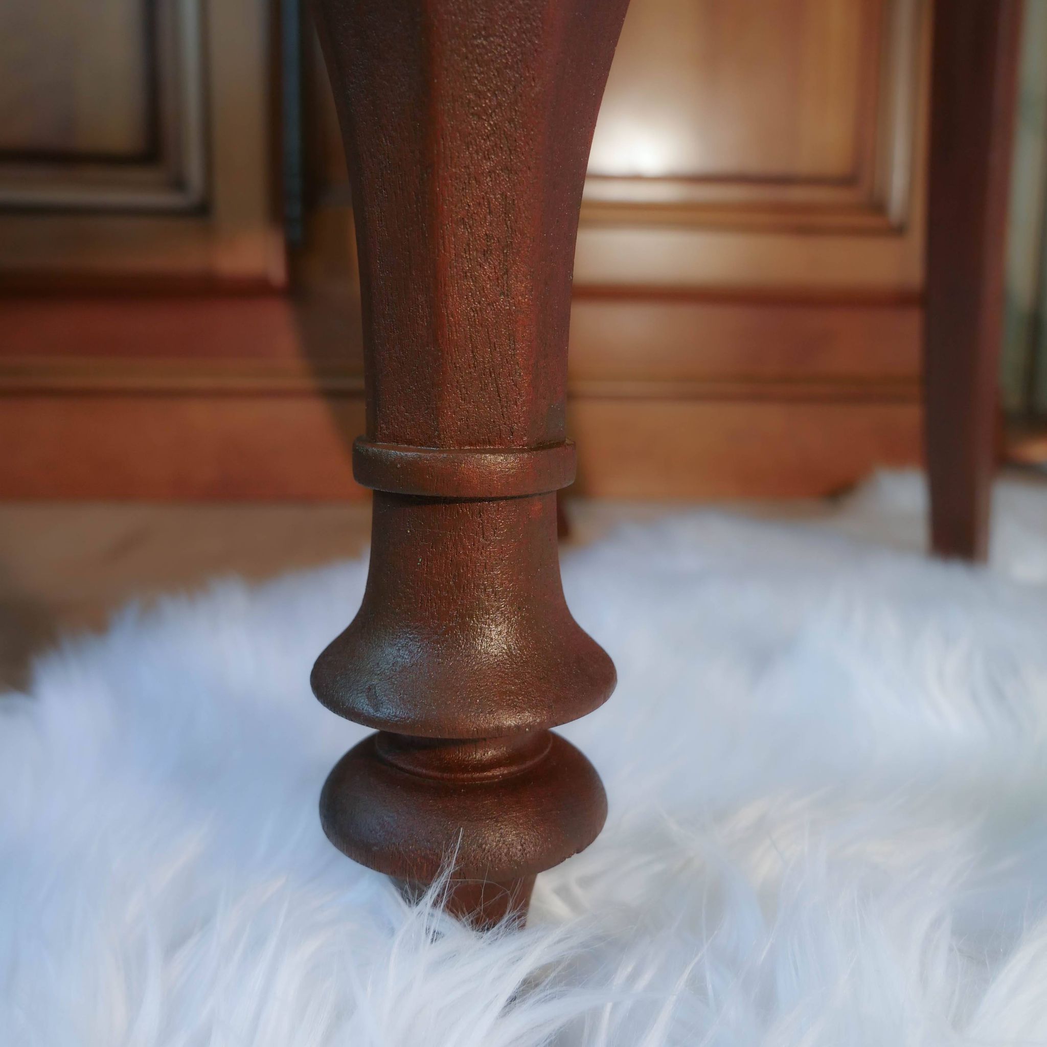 Paire de chaises anglaise style régence, tissu bouclette blanc