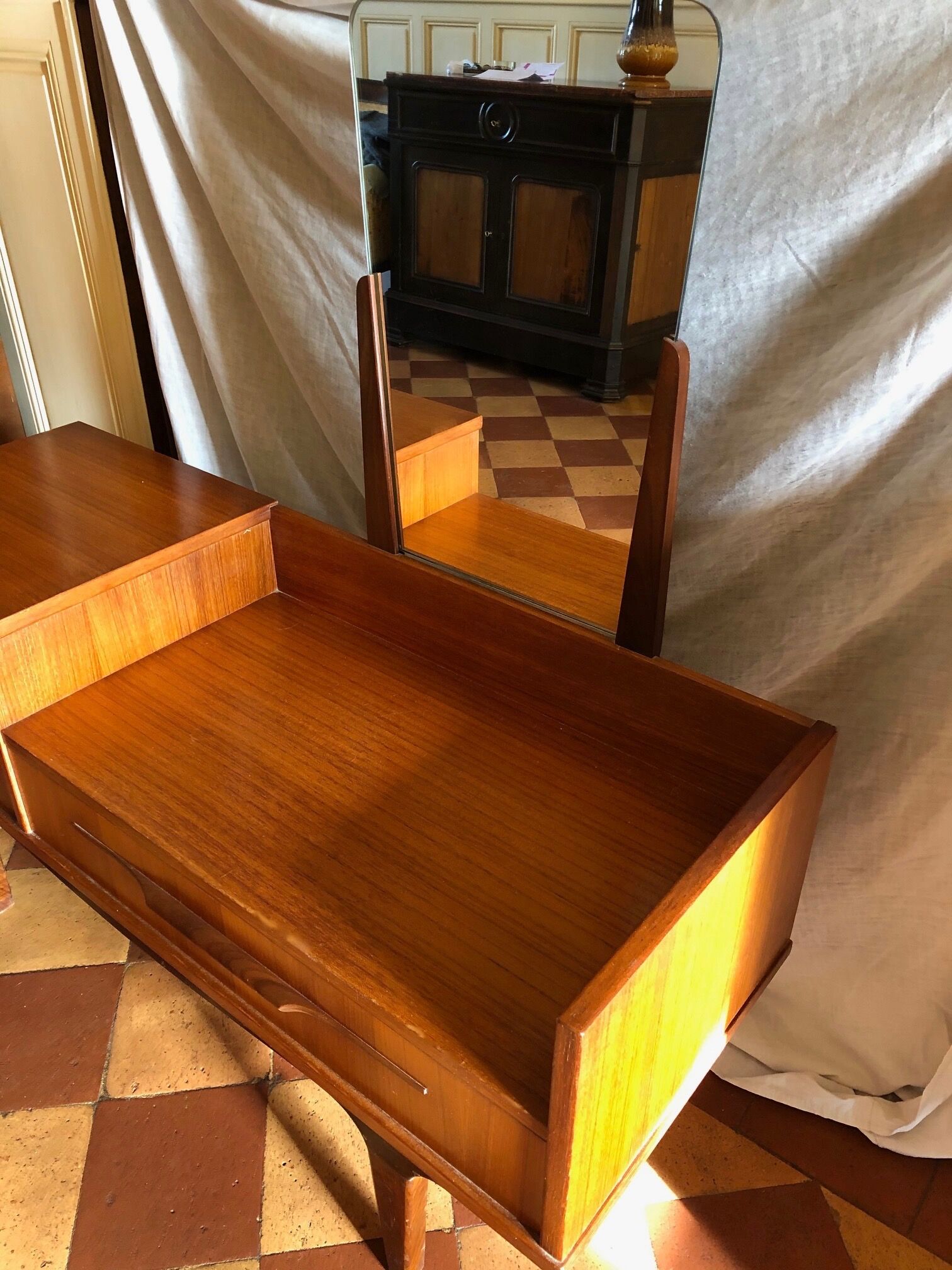 Scandinavian hairdresser teak