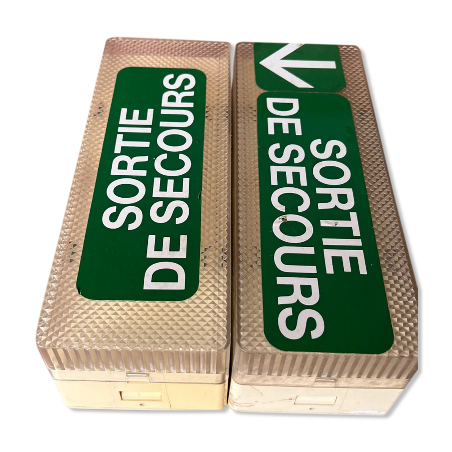Set of 2 blocks emergency exit 90s