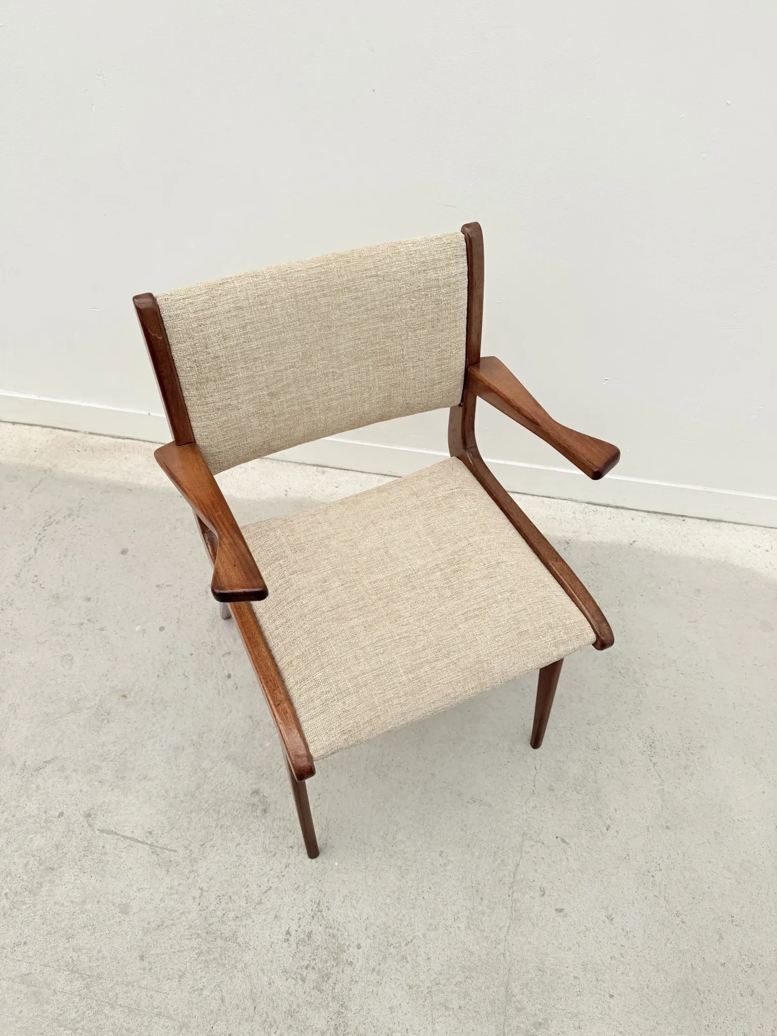 Chaise avec accoudoirs en teck et tissu, 1950