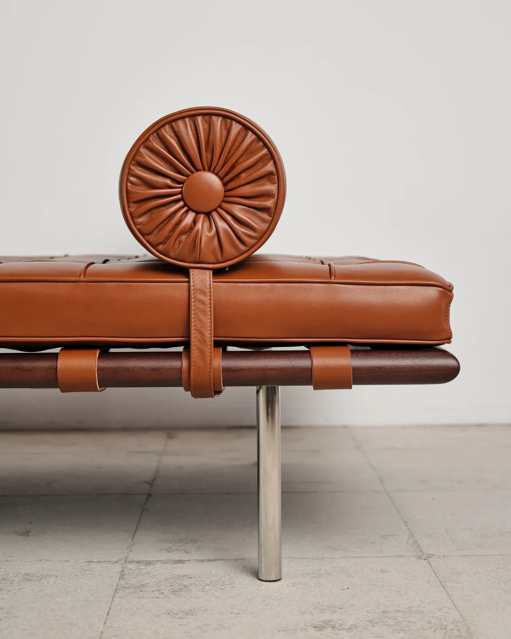 Meridian Barcelona in leather by Mies van der Rohe, Knoll International