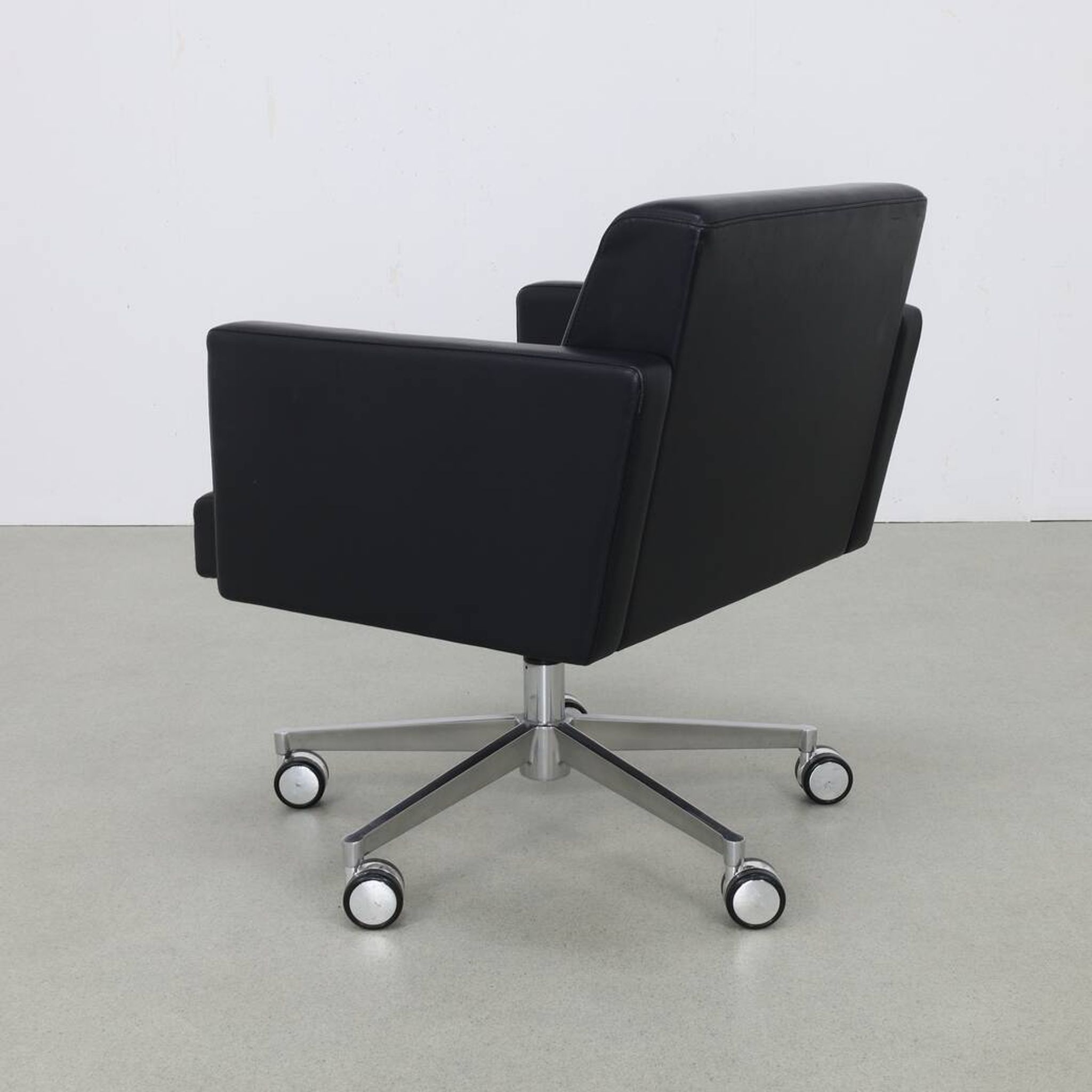 Lounge Chair Leather and Chrome by Poltrona Frau, 1990s