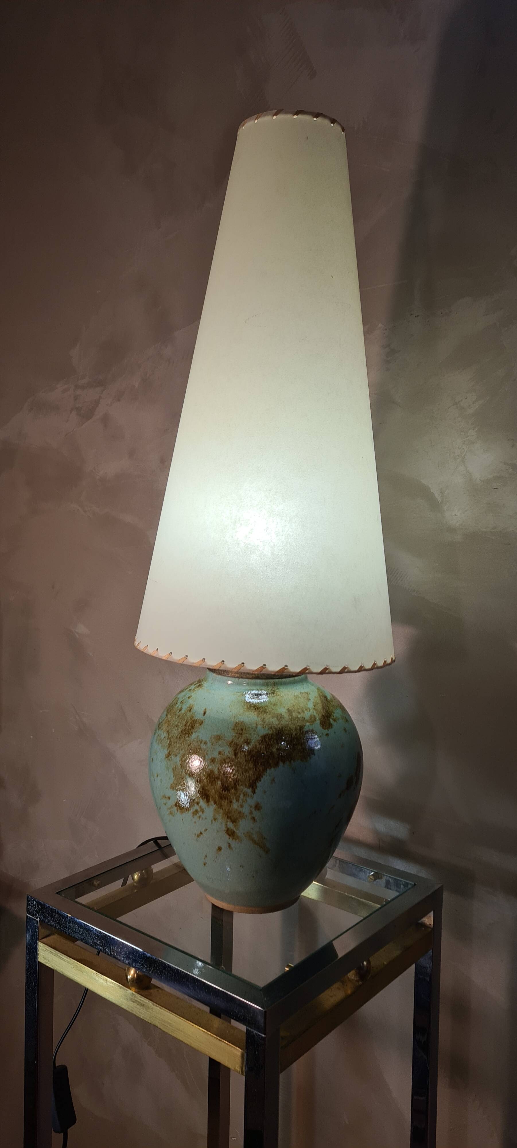 Grande lampe ceramique bleu vert vernisé  signé palmier  1970 , h75x20  abat jour  legere trace