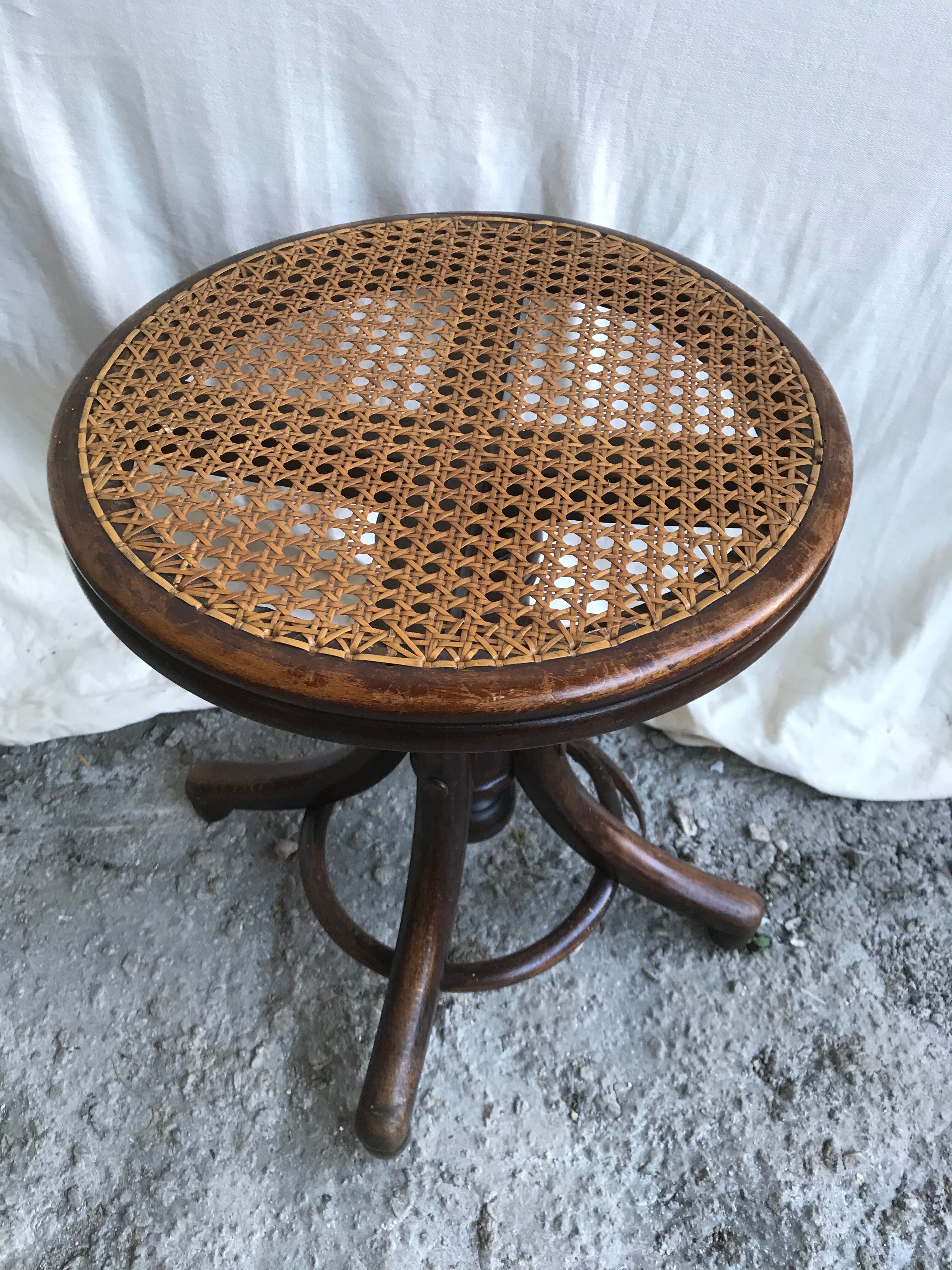 Former tabouret piano thonet by fishel wood curve assise cannée a vintage vis