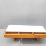 Console basse vintage en bois avec verre opalin, 1960