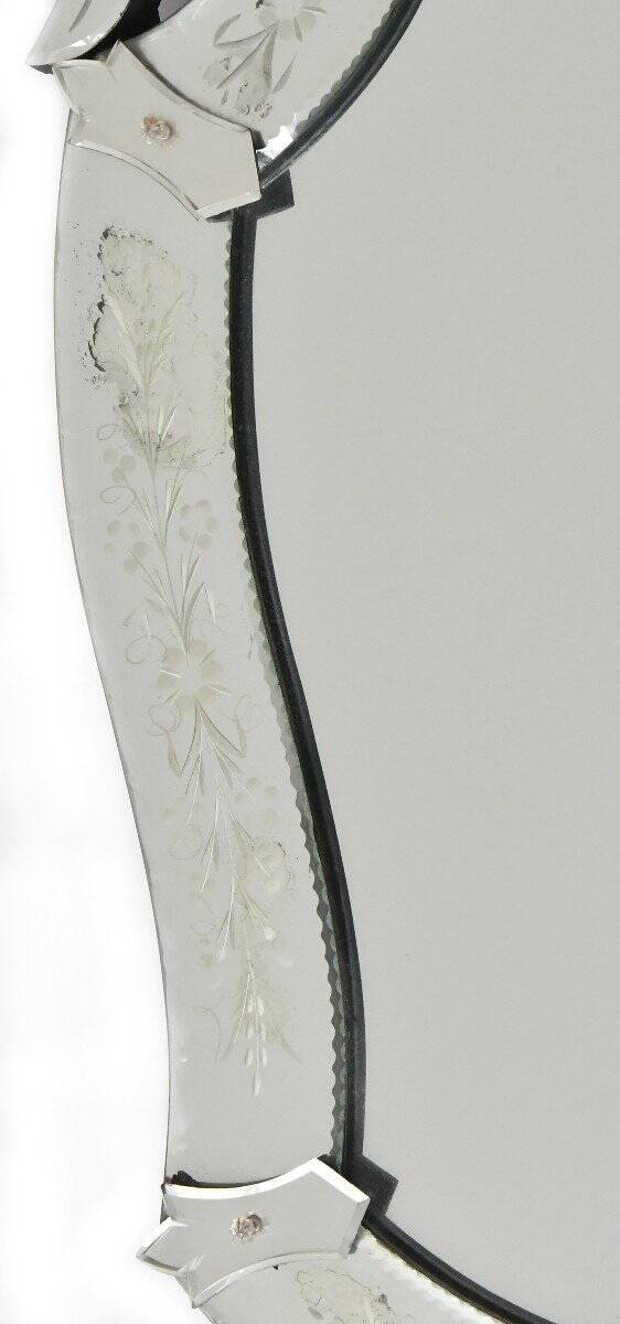 Oval mirror called Venice