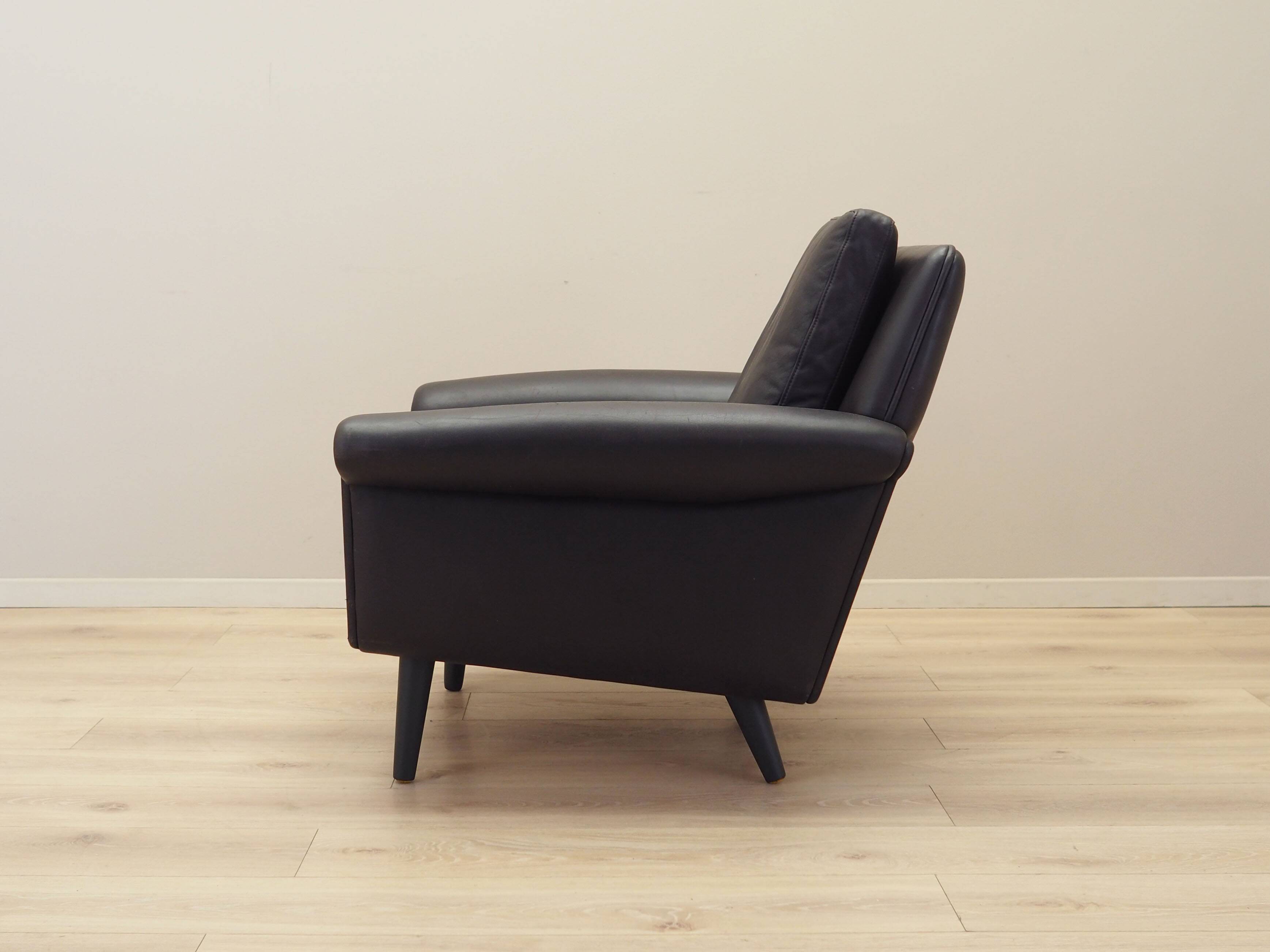 Fauteuil en cuir marron, design danois, années 1960, designer : Aage Christiansen.