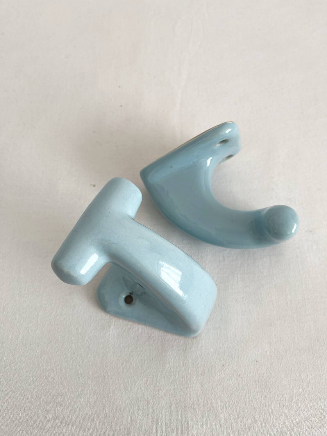 2 patères de salle de bain vintage en céramique bleue