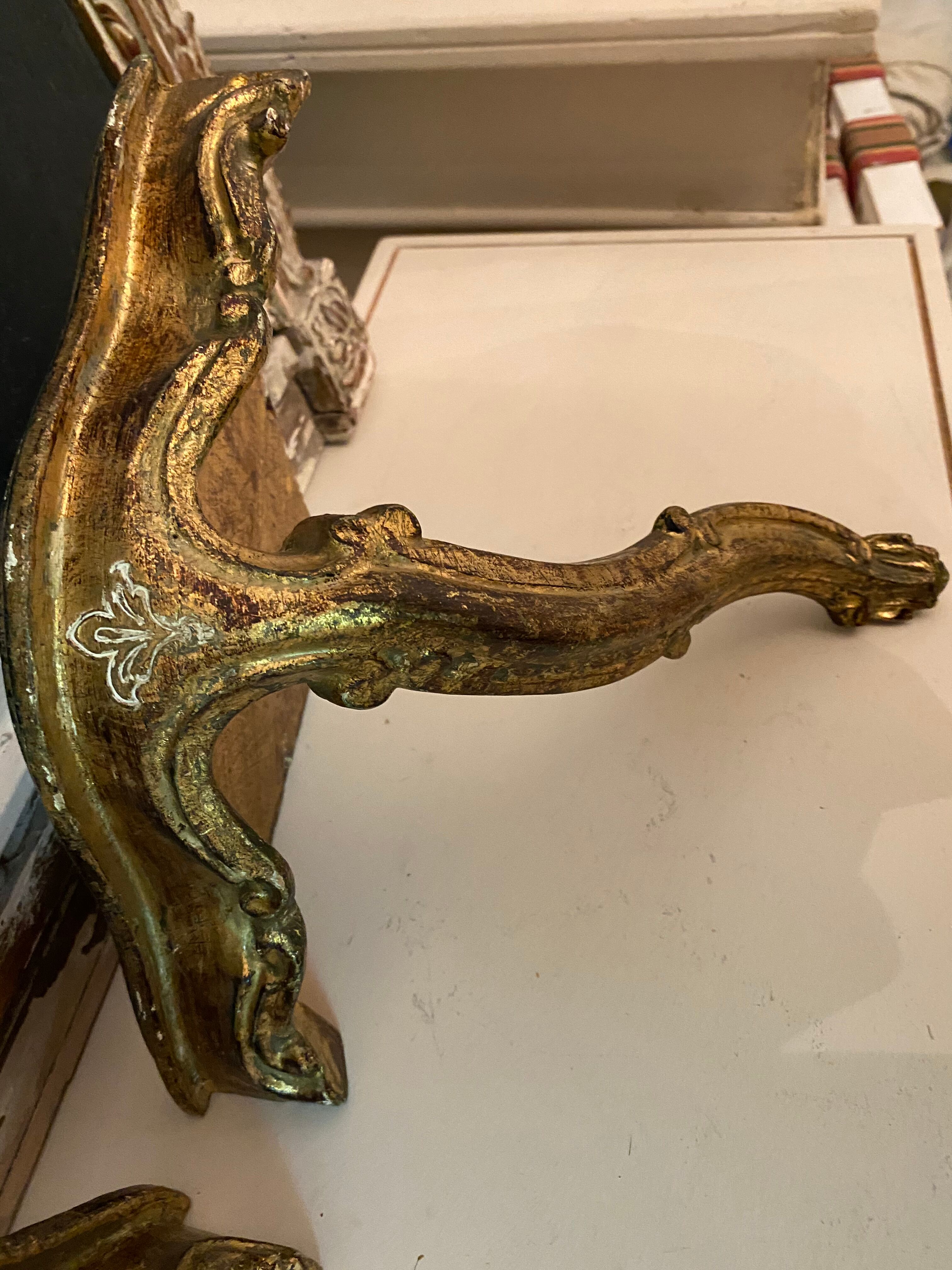 Paire de sellettes bois doré