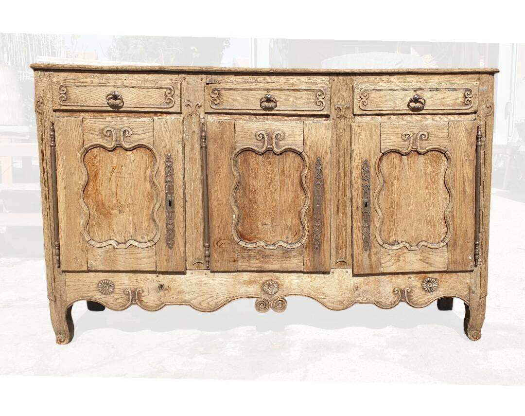 3-door sideboard in light oak, late 18th century, carved rustic work