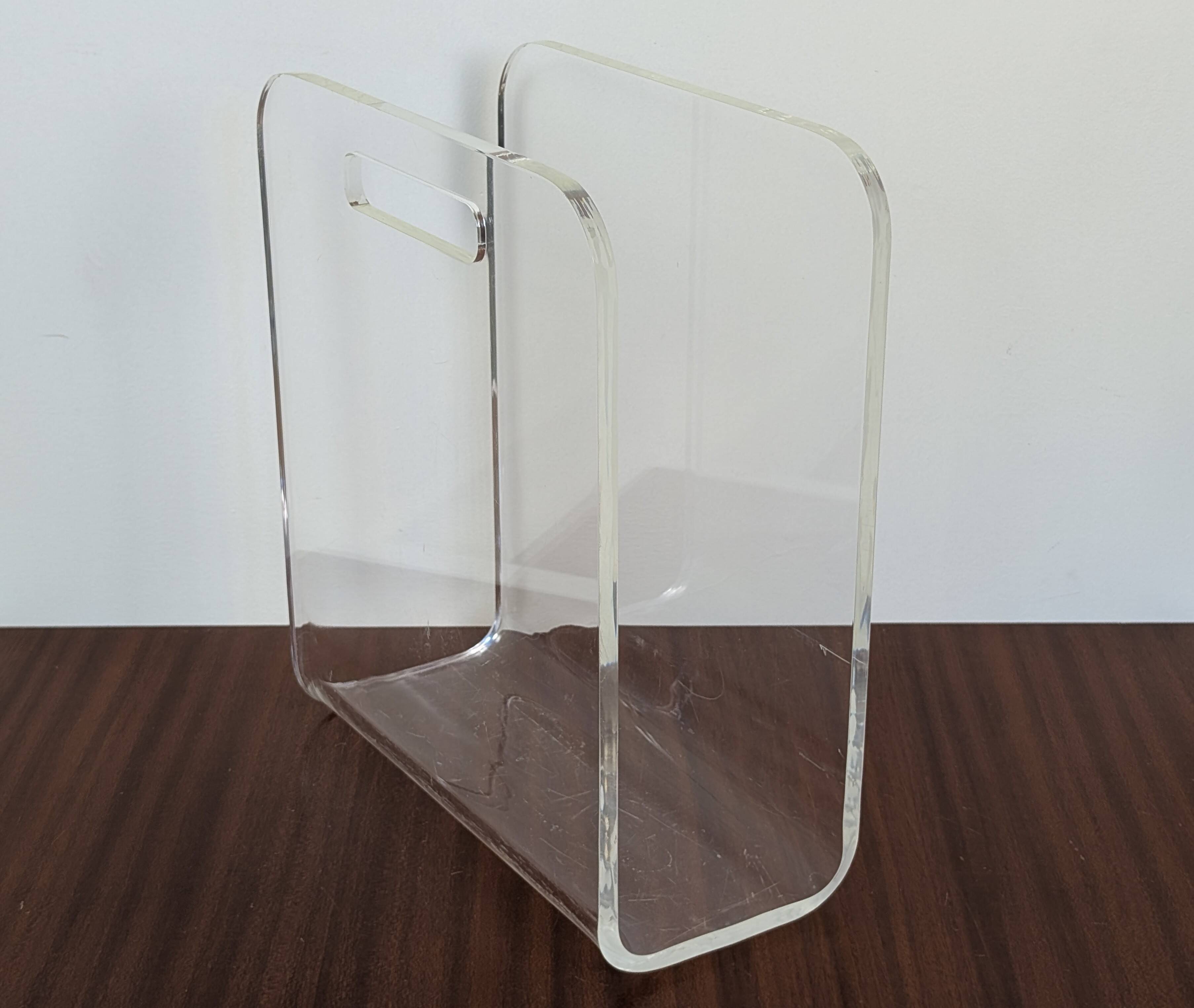 Acrylic magazine rack
