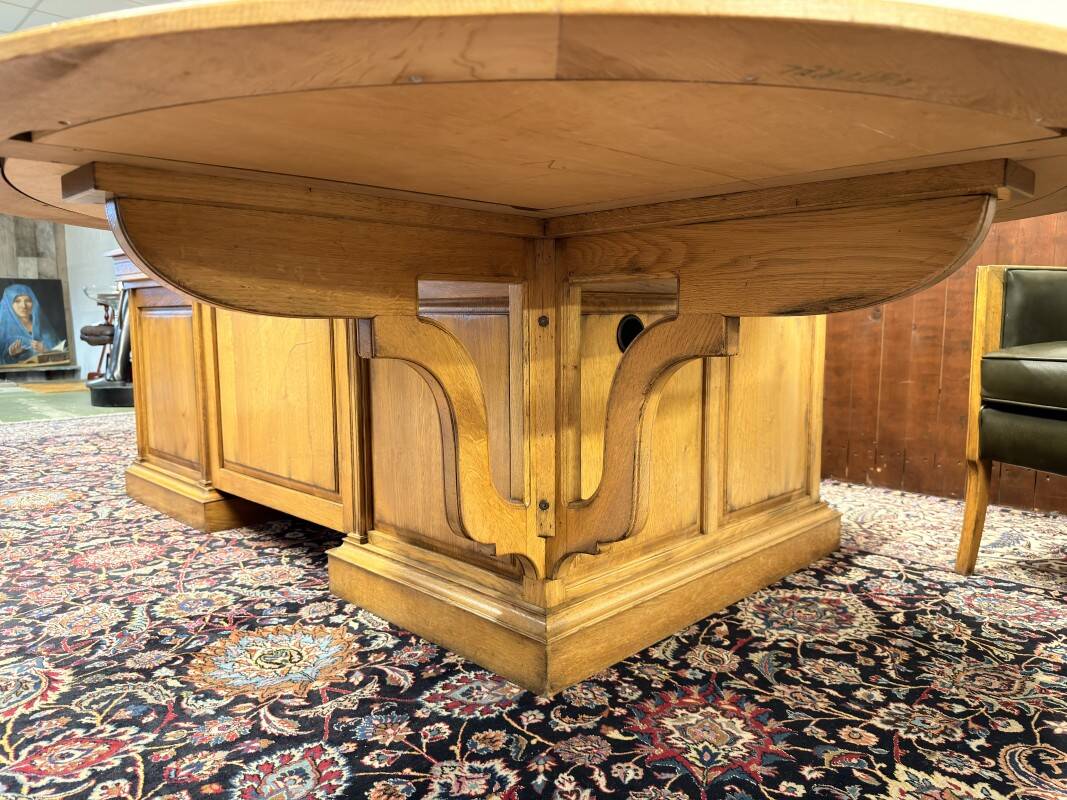 Ensemble de bureau classique RAC en anglais avec table de conférence