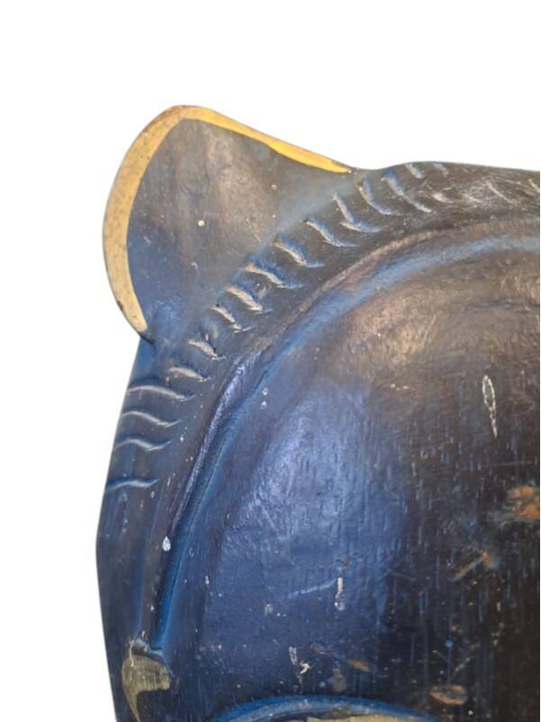 Masque africain en bois sculpté bleu et doré, oreilles de lion