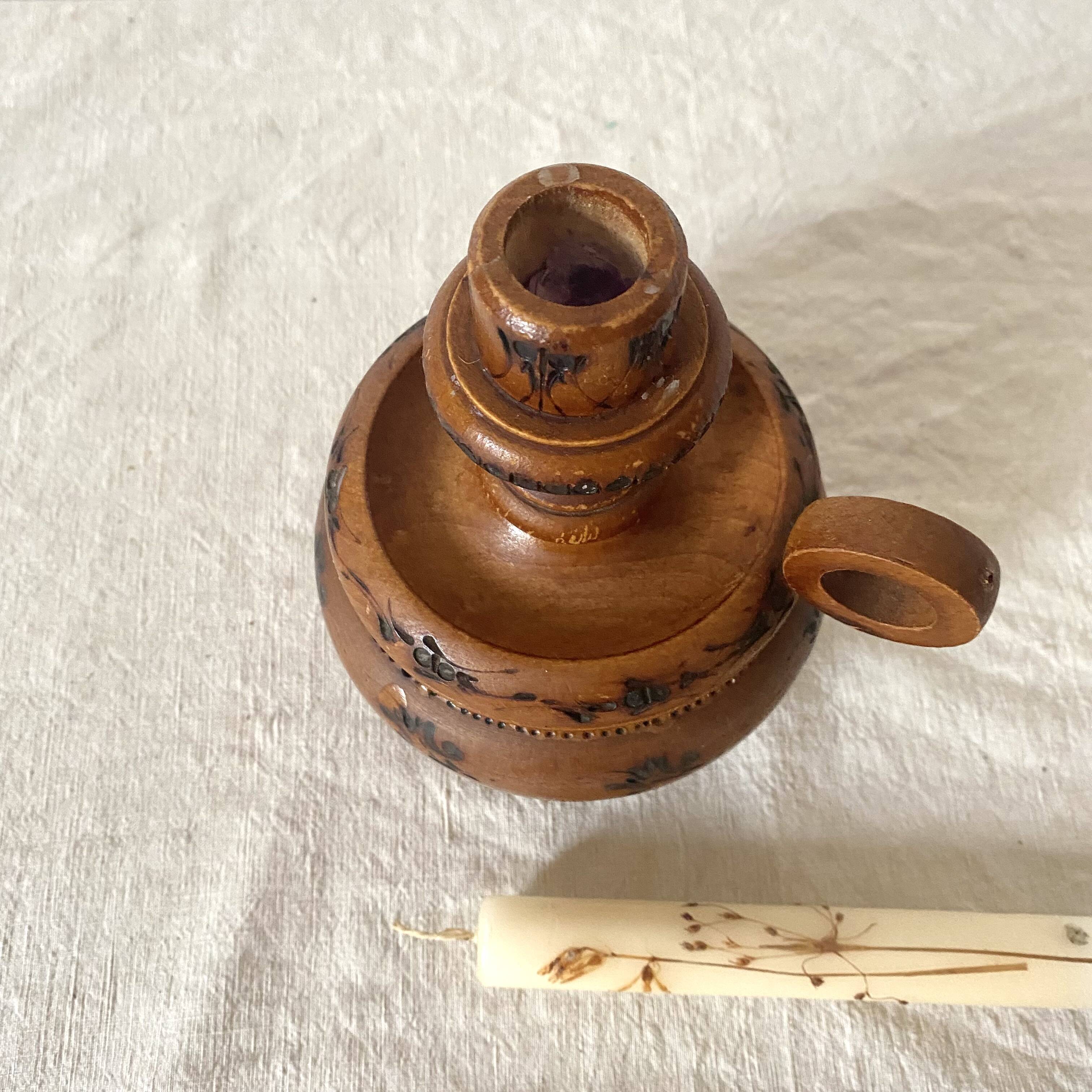 Wooden thumb candle holder
