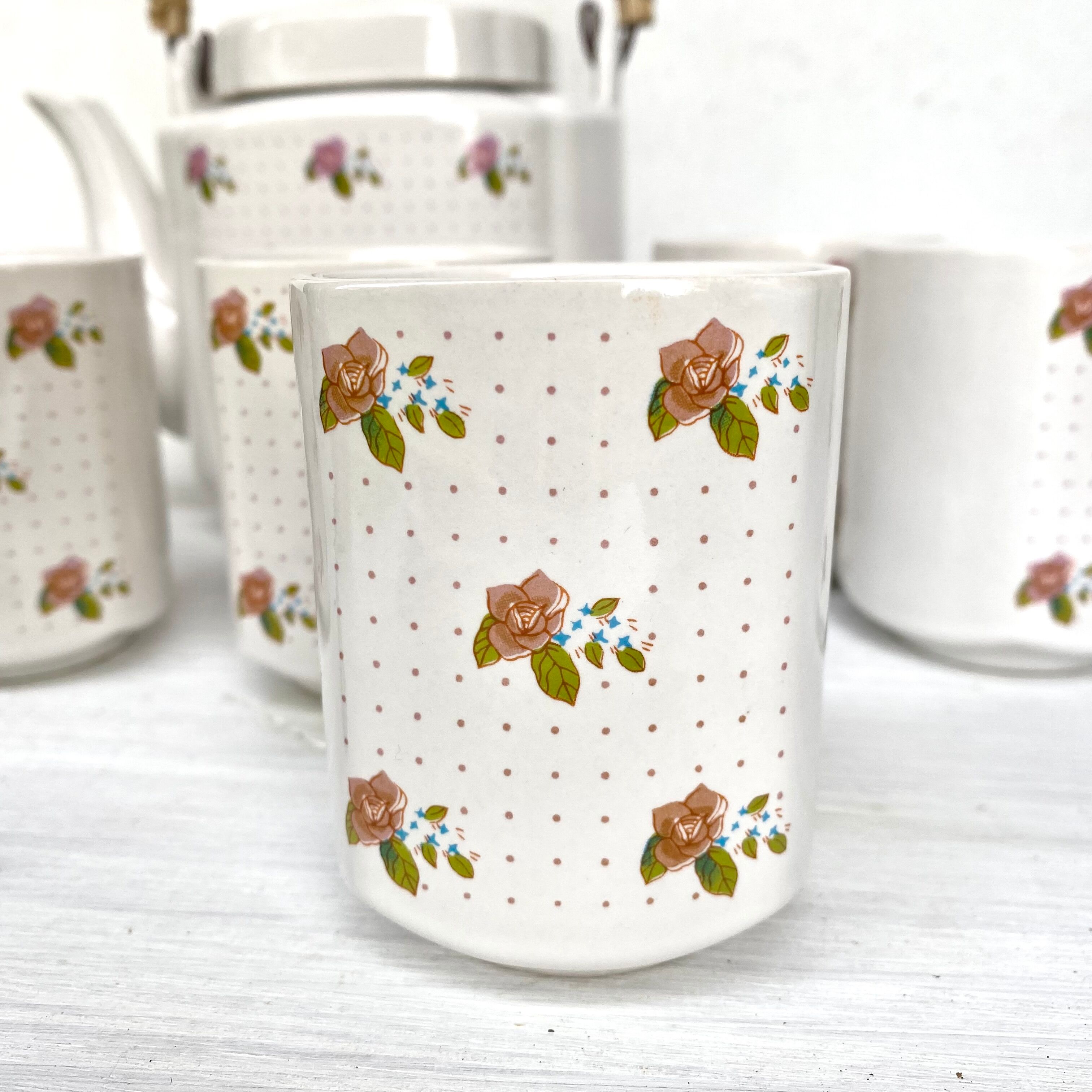 Vintage teapot and cups