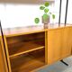 Modulair Omnia wandsysteem, Hilker, teak en zwart staal met legplanken