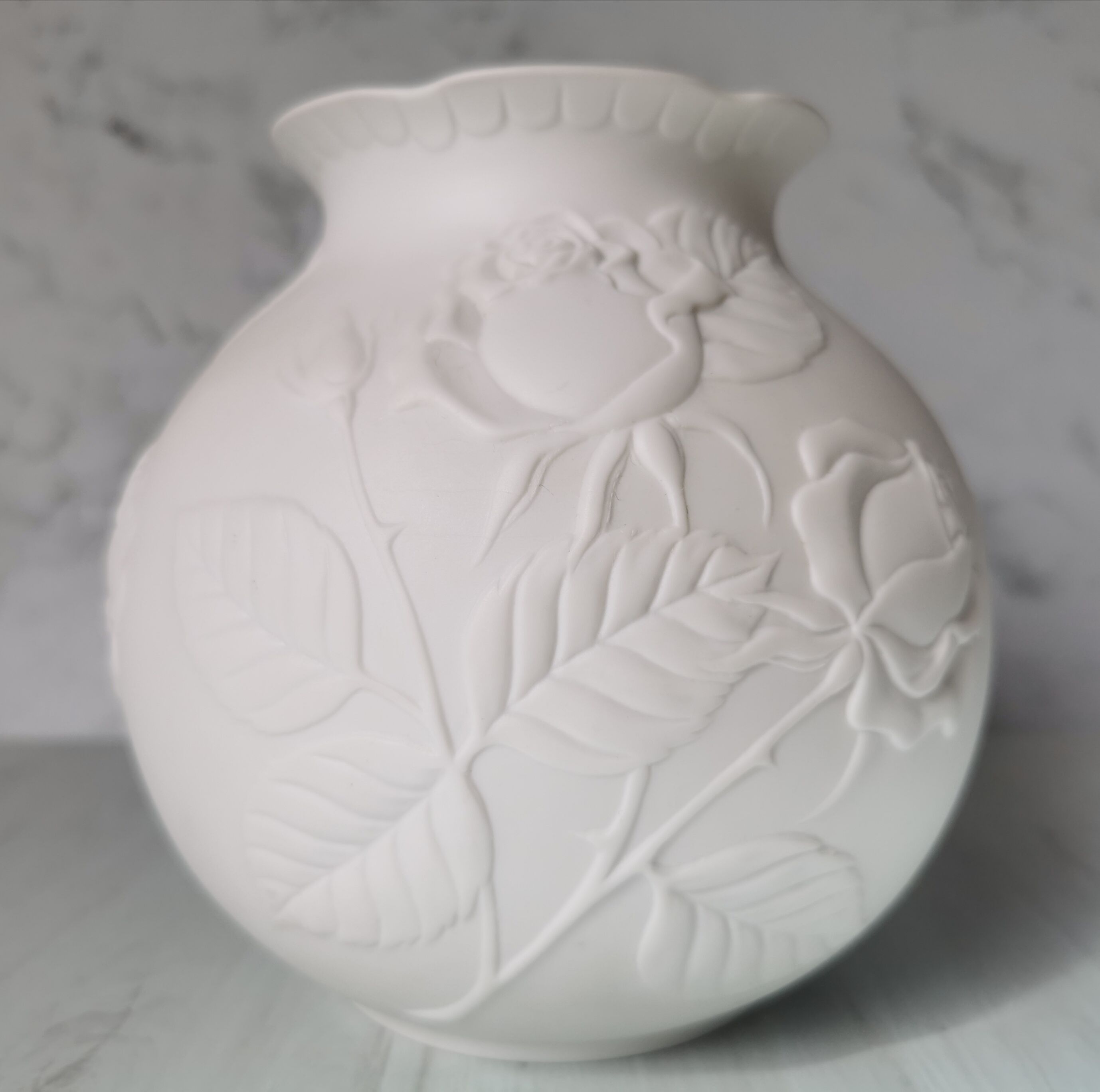 Vase ball pink white porcelain