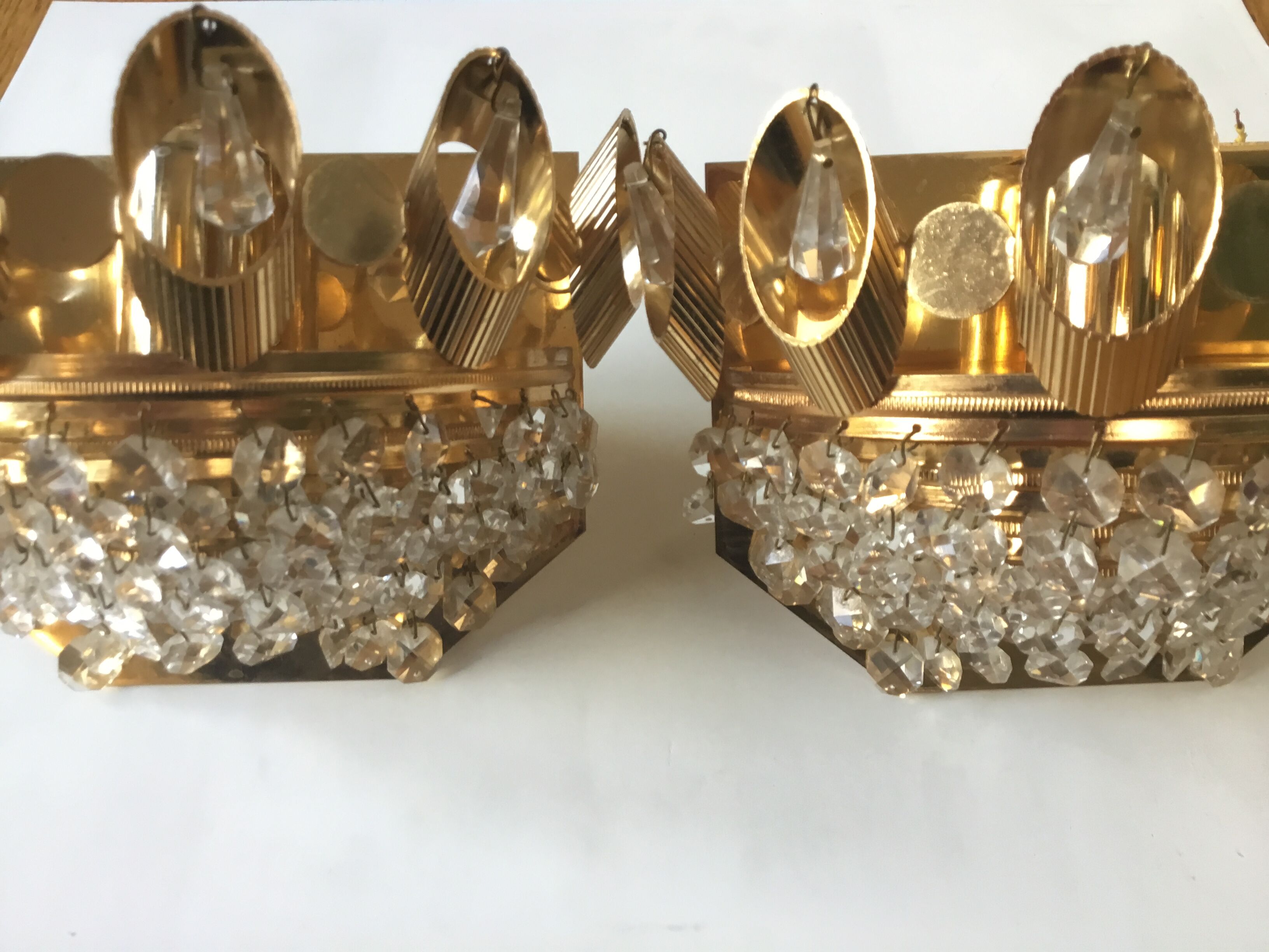 Paire d’appliques laiton et cristal