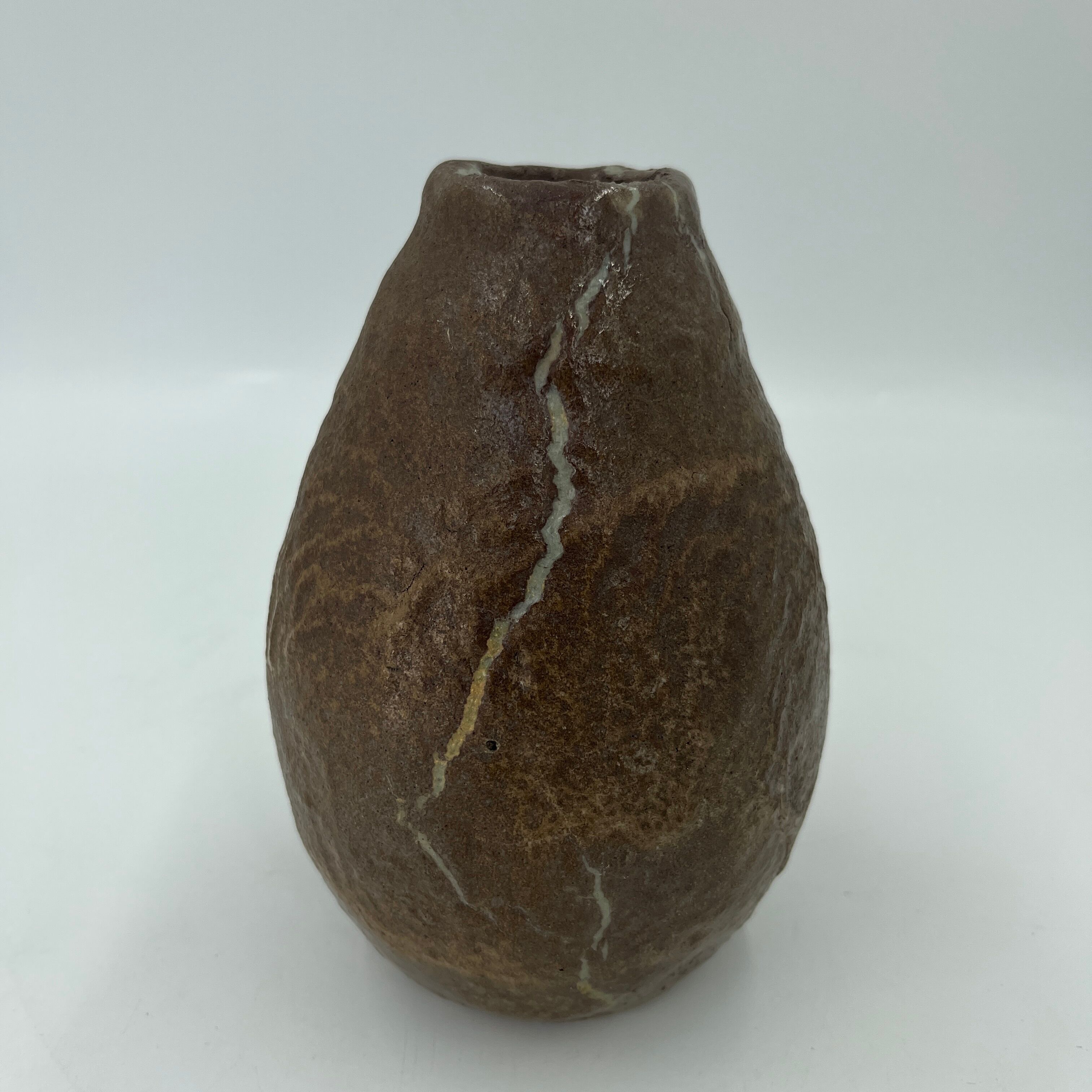 Veined terracotta vase